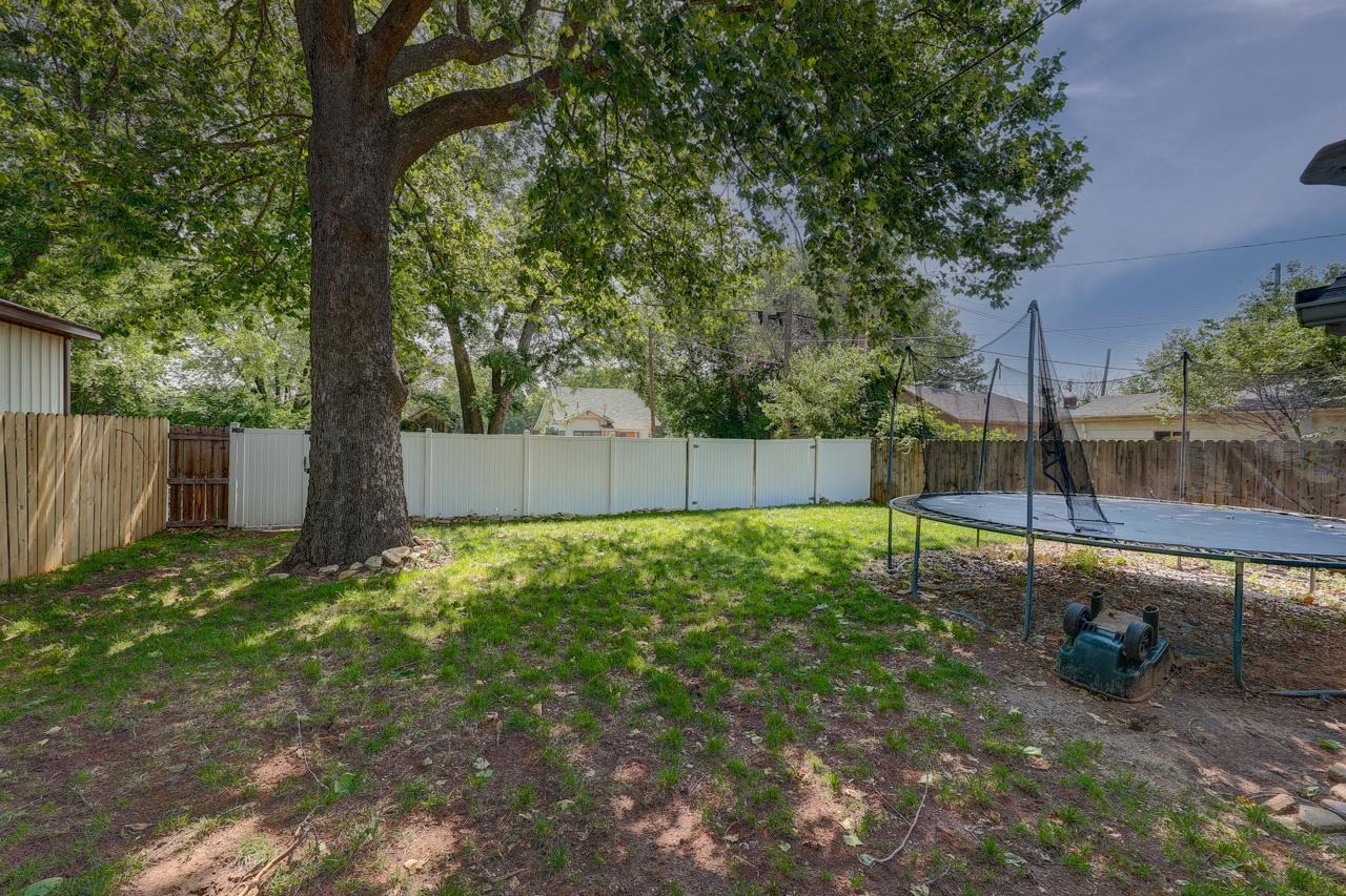 910 N 2nd St, Arkansas City, Kansas image 33