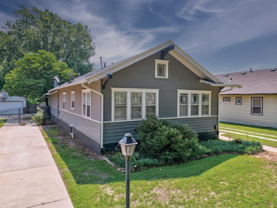 910 N 2nd St, Arkansas City, Kansas image 3