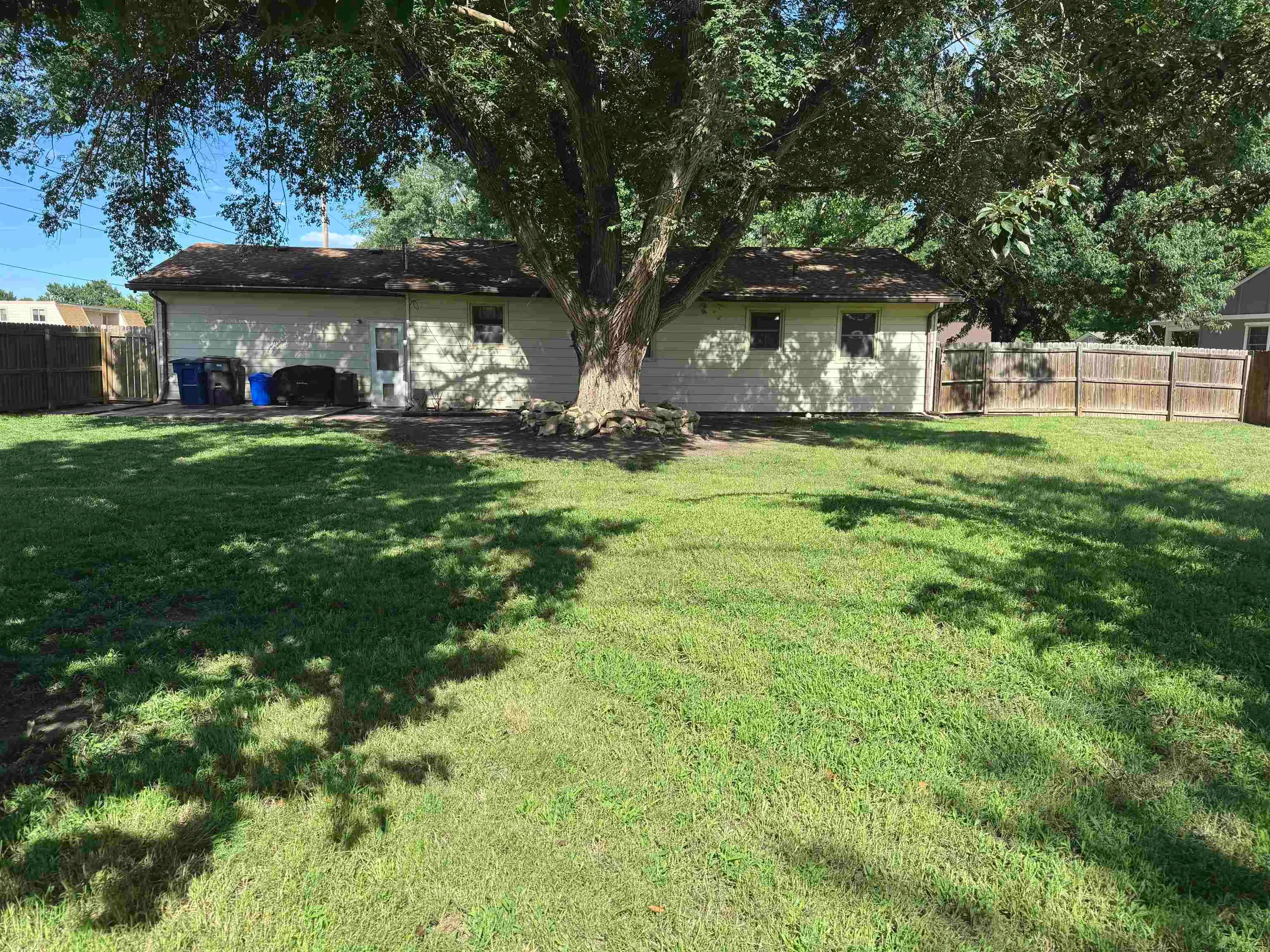 Newton, Kansas 67114, United States, 2 Bedrooms Bedrooms, ,1 BathroomBathrooms,Residential,Active,163441