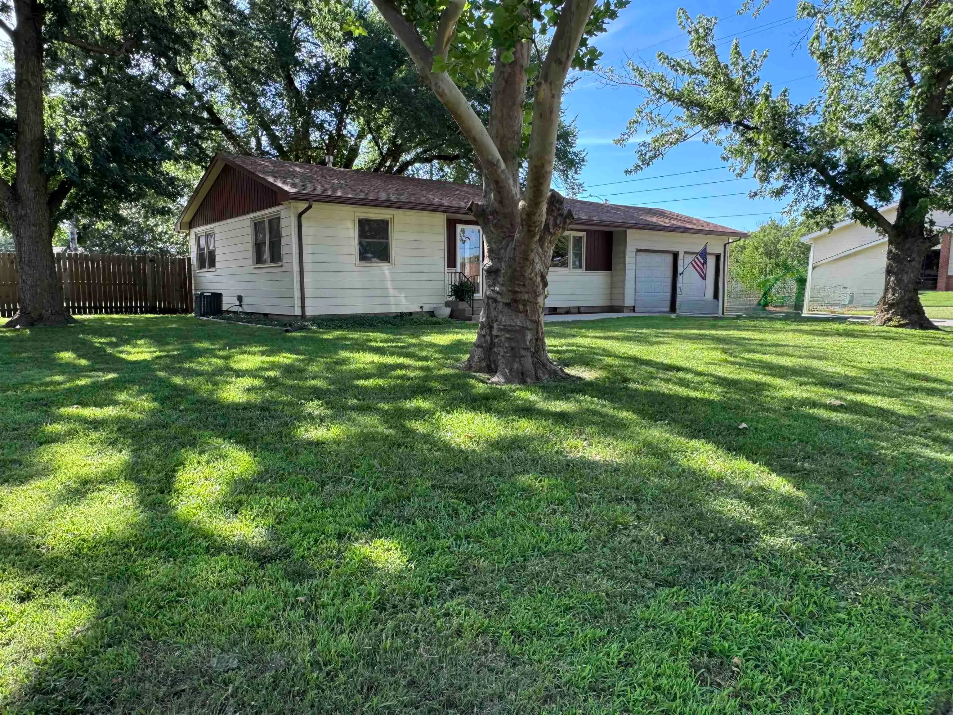 Newton, Kansas 67114, United States, 2 Bedrooms Bedrooms, ,1 BathroomBathrooms,Residential,Active,163441