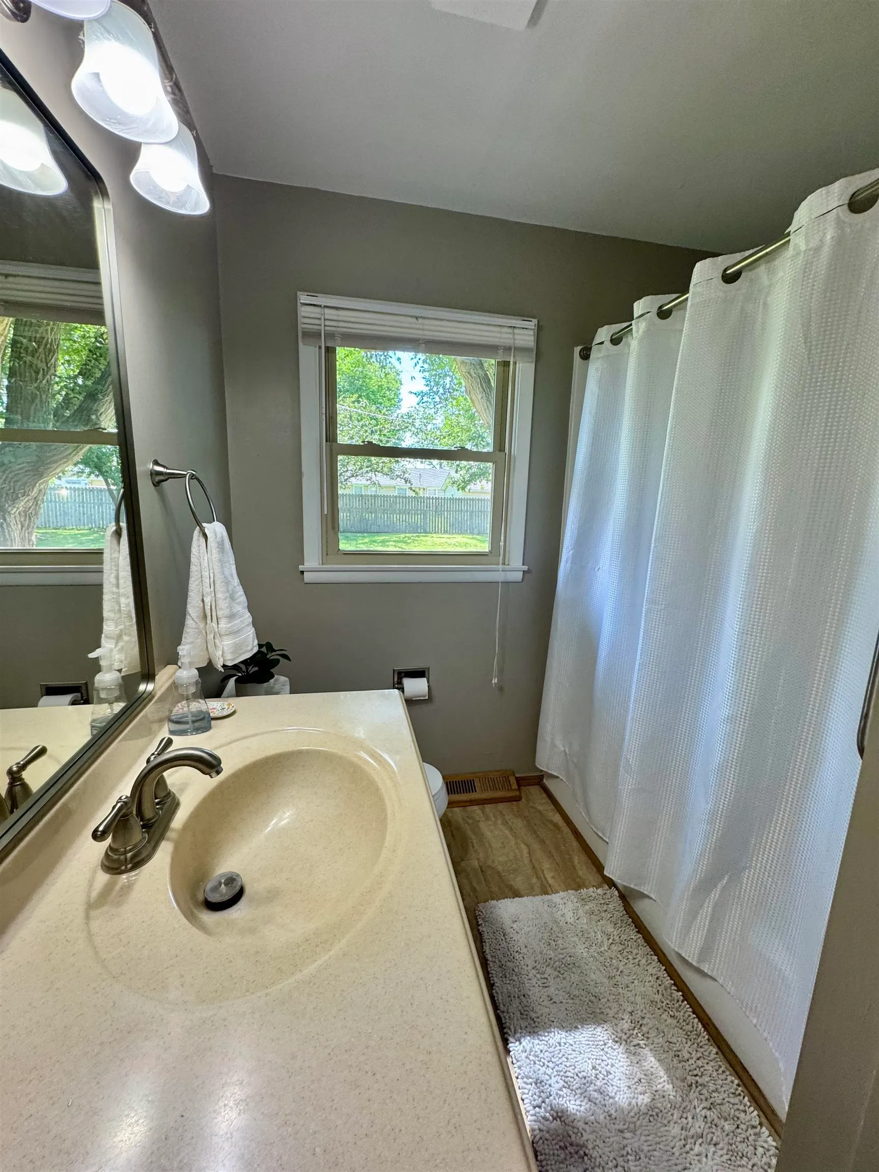 Newton, Kansas 67114, United States, 2 Bedrooms Bedrooms, ,1 BathroomBathrooms,Residential,Active,163441