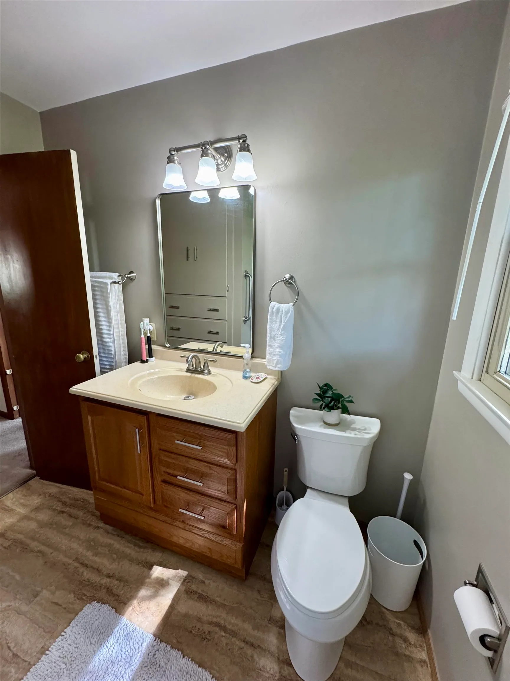 Newton, Kansas 67114, United States, 2 Bedrooms Bedrooms, ,1 BathroomBathrooms,Residential,Active,163441