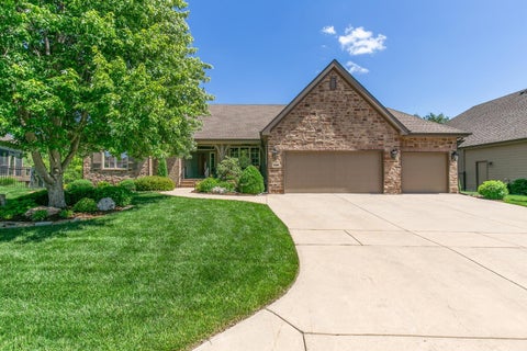 Townhouse For Sale - 2240 N Williamsgate Ct<br/> Sedgwick County, Wichita, KS 67228