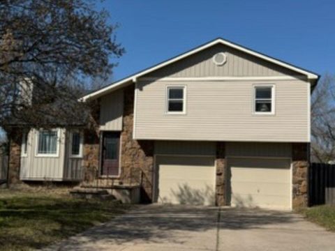 Homes For Sale - 339 N Parkdale Ct<br/> Sedgwick County, Wichita, KS 67212