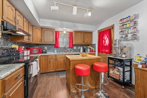 Tiny photo for 1835 S Cypress St, Wichita, KS 67207 (MLS # 669285)