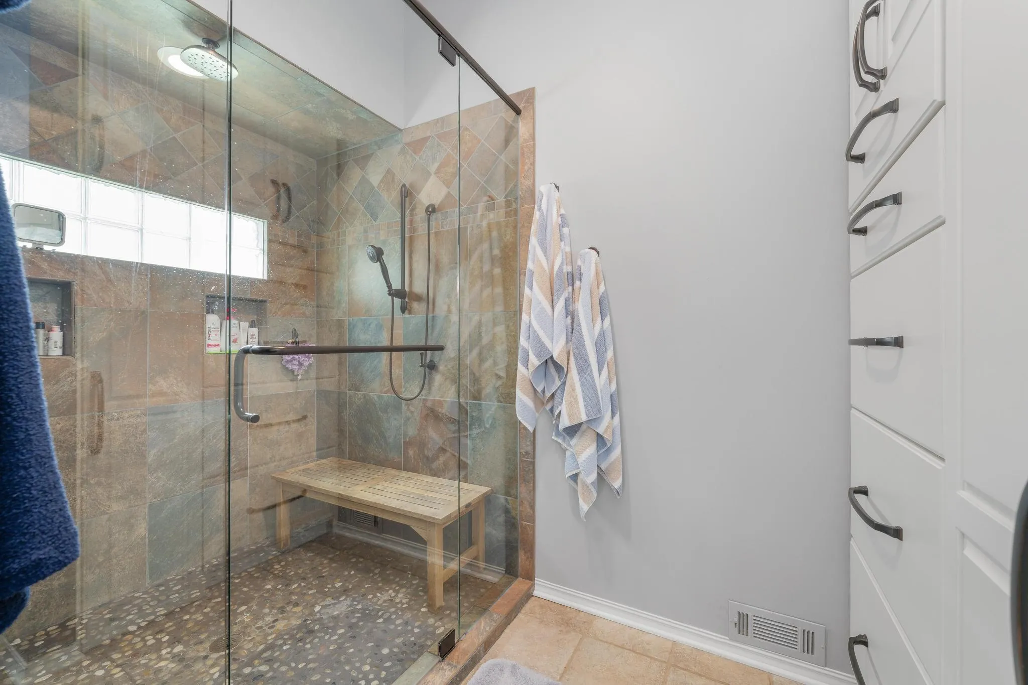 Winfield, Kansas 67156, United States, 4 Bedrooms Bedrooms, ,3 BathroomsBathrooms,Residential,Pending,144186