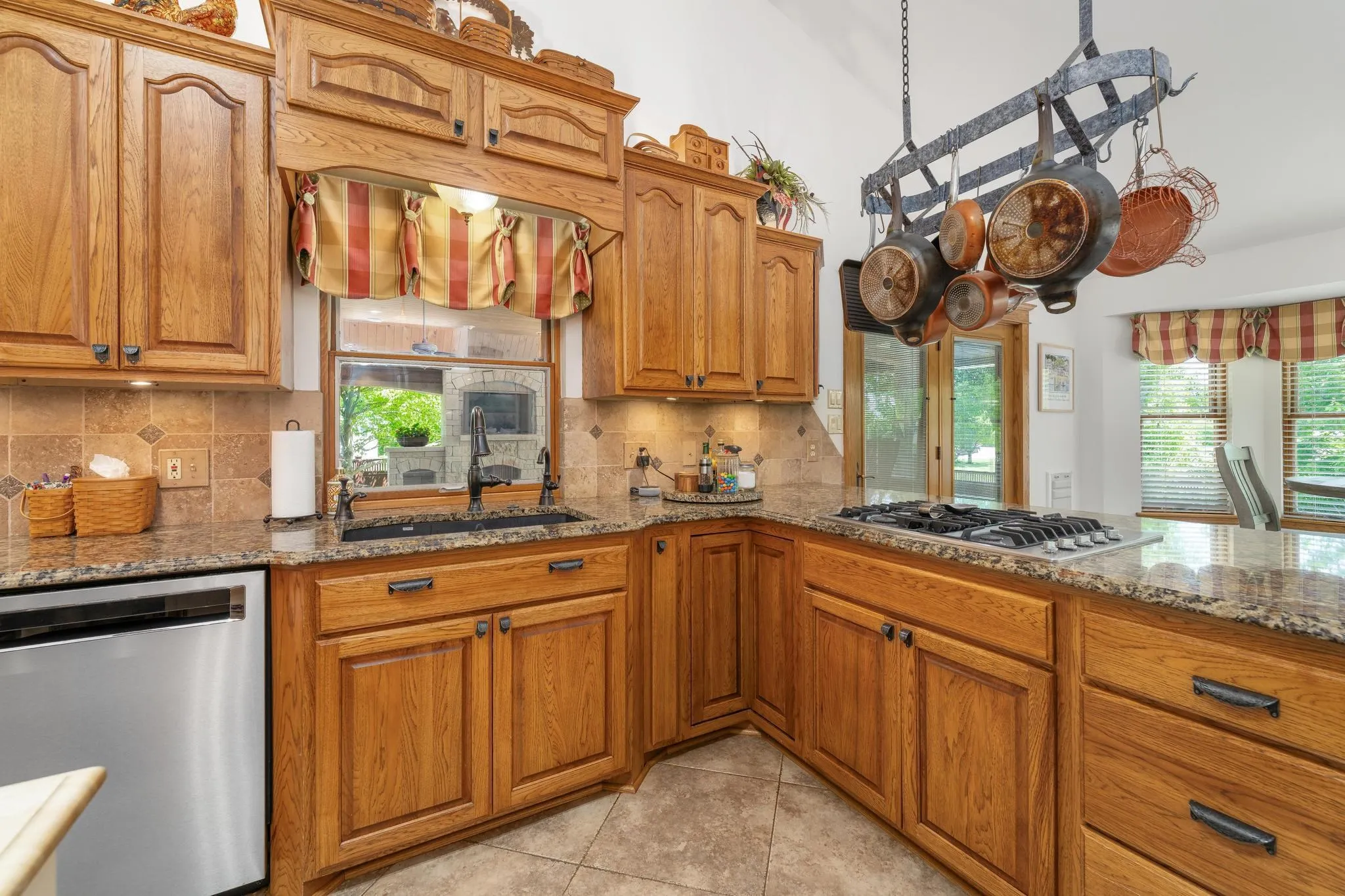 Winfield, Kansas 67156, United States, 4 Bedrooms Bedrooms, ,3 BathroomsBathrooms,Residential,Pending,144186