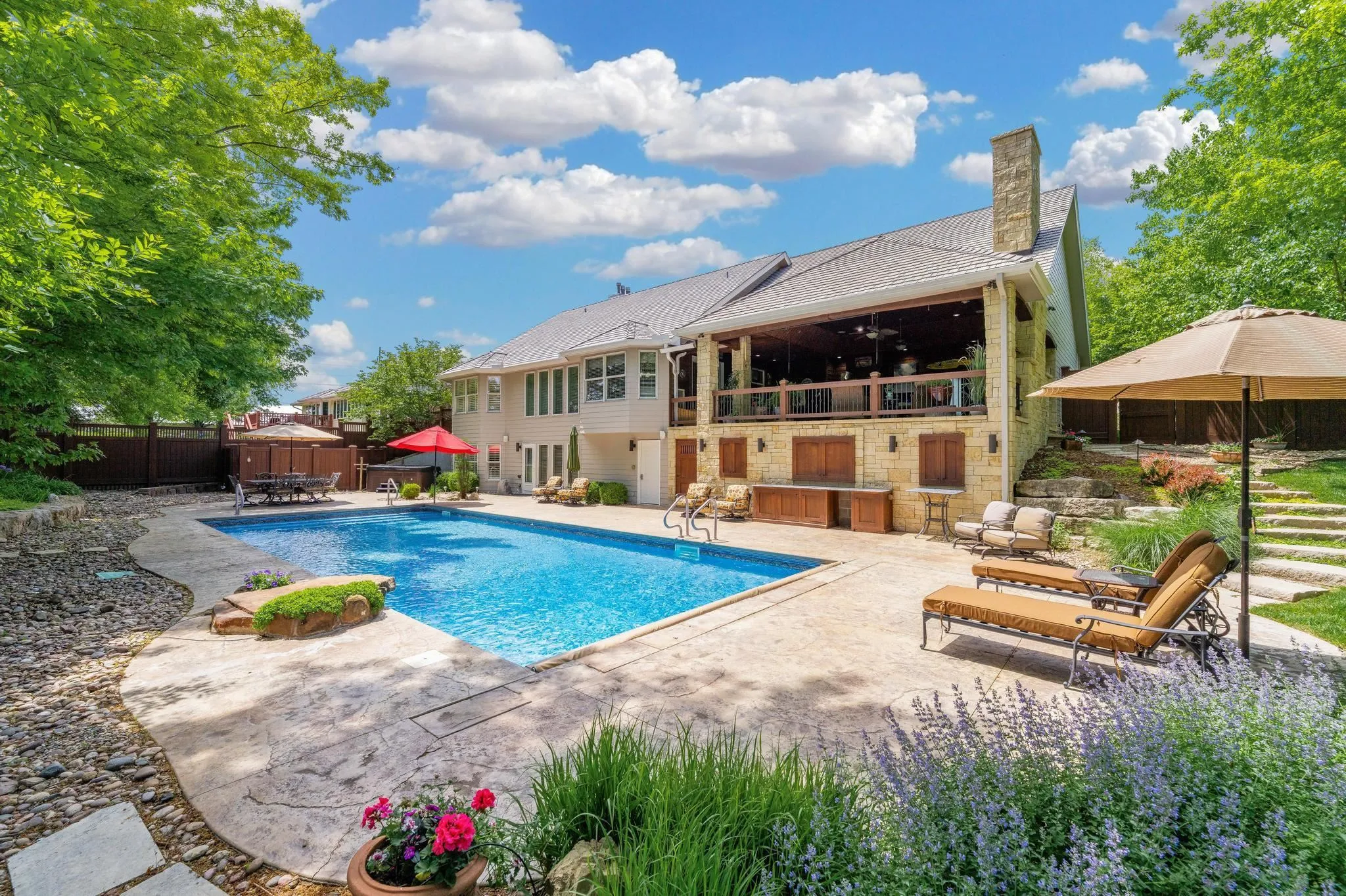 Winfield, Kansas 67156, United States, 4 Bedrooms Bedrooms, ,3 BathroomsBathrooms,Residential,Pending,144186