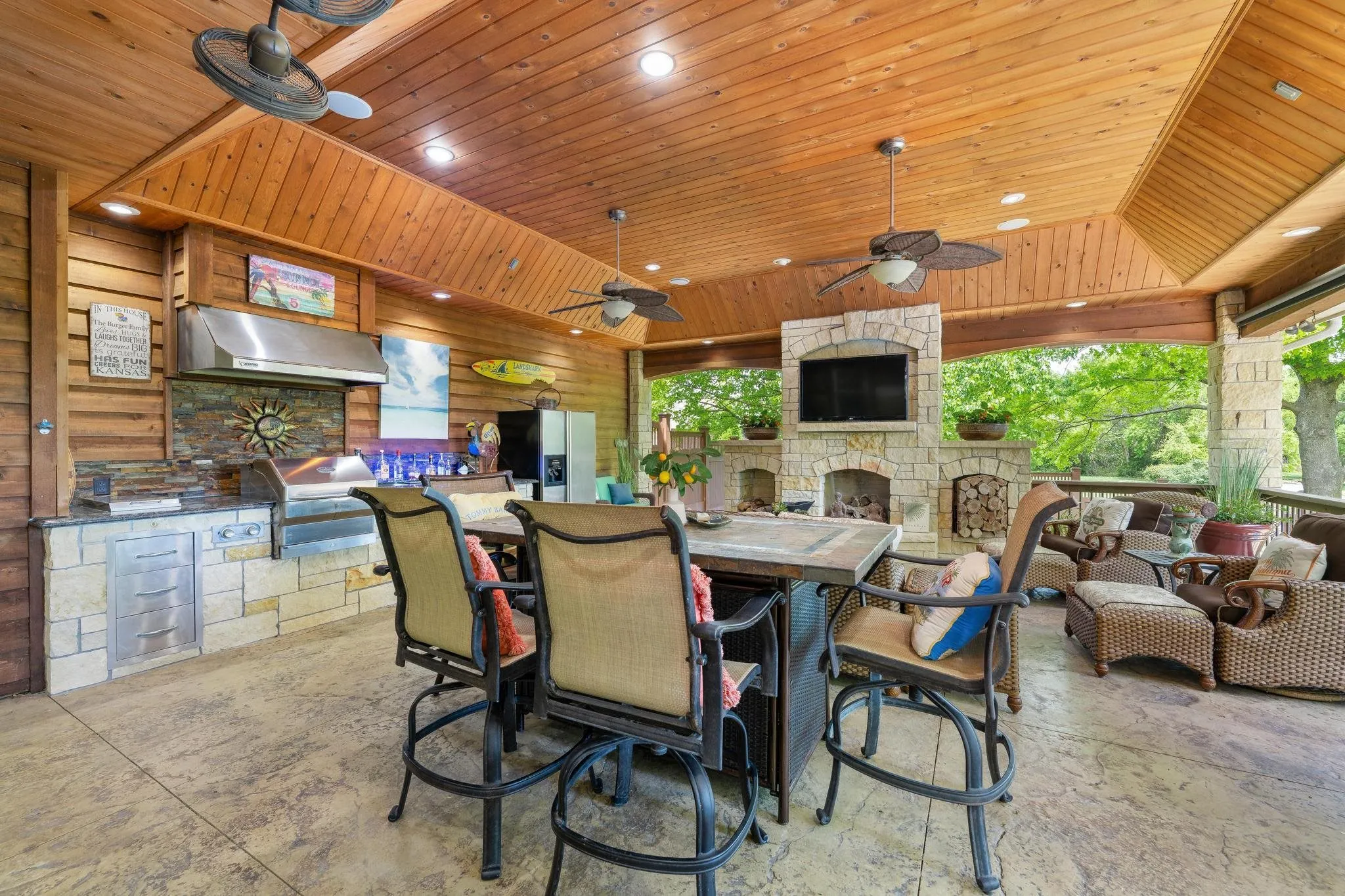 Winfield, Kansas 67156, United States, 4 Bedrooms Bedrooms, ,3 BathroomsBathrooms,Residential,Pending,144186