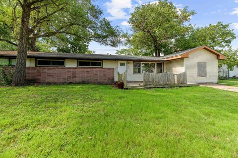 Homes For Sale - 1415 Brittany Ave<br/> Salina, KS 67401