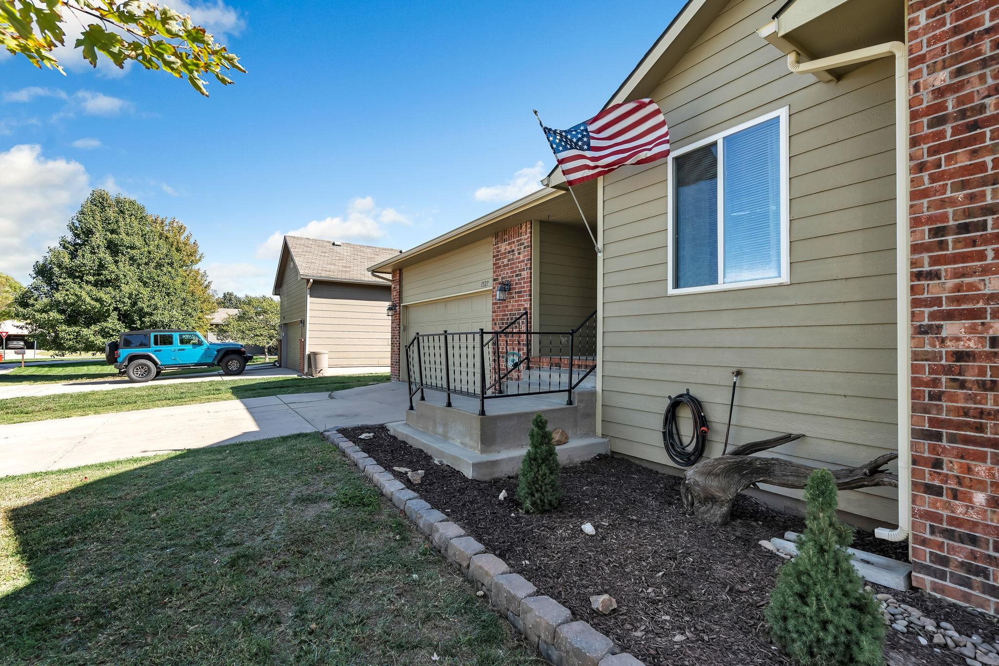 1527 E Cedar Tree St, Park City, Kansas image 4