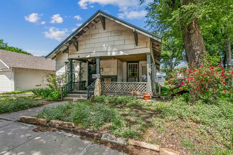 Homes For Sale - 308 E 6th Ave<br/> Augusta, KS 67010