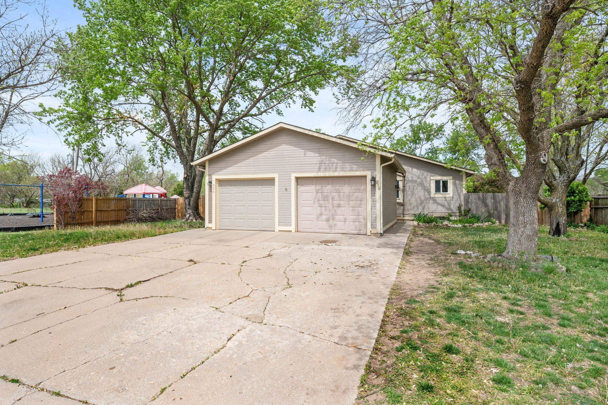 310 E Deer Creek Dr, Rose Hill, Kansas image 1