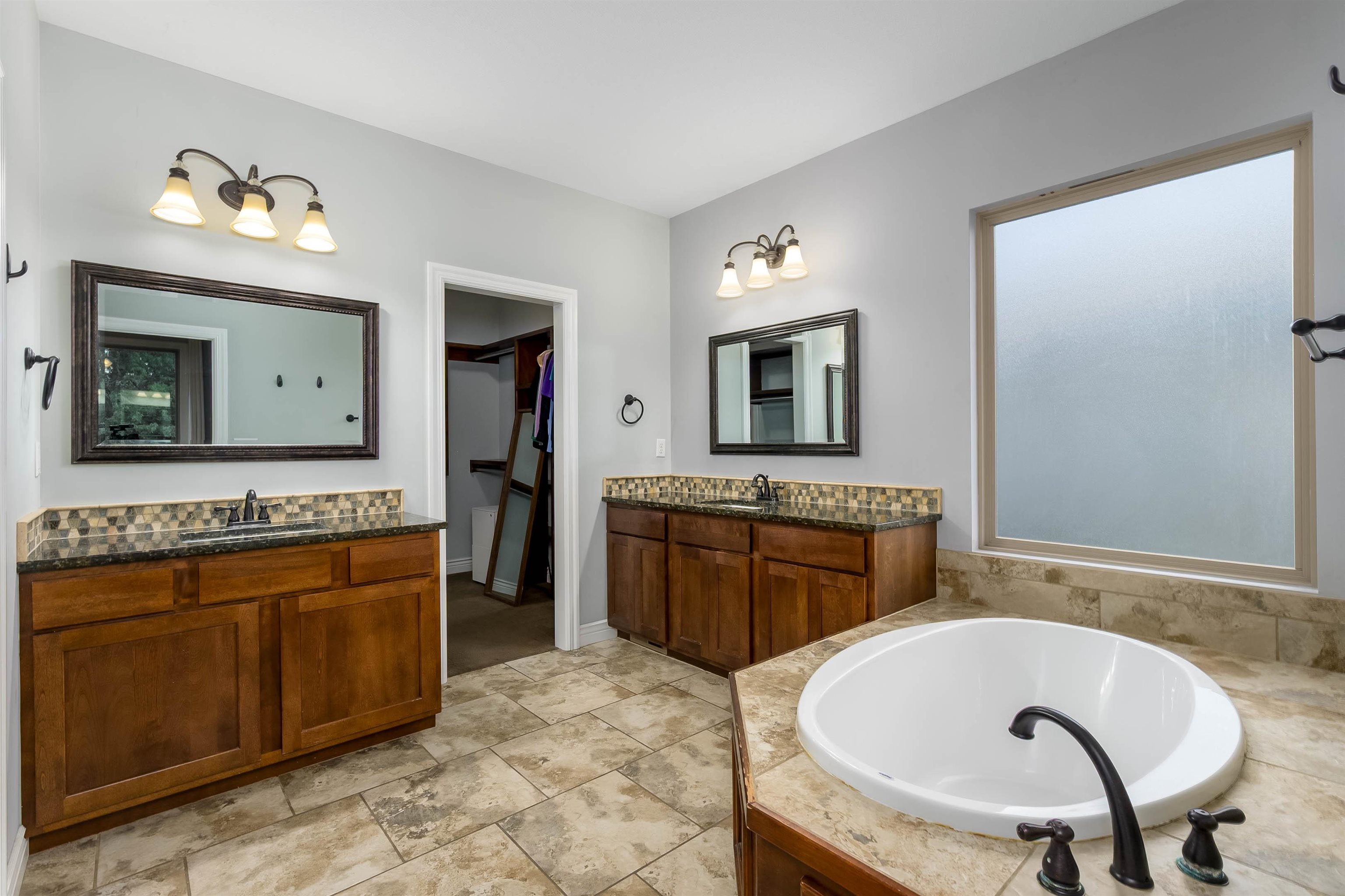 2442 N Sandstone St, Andover, Kansas image 16