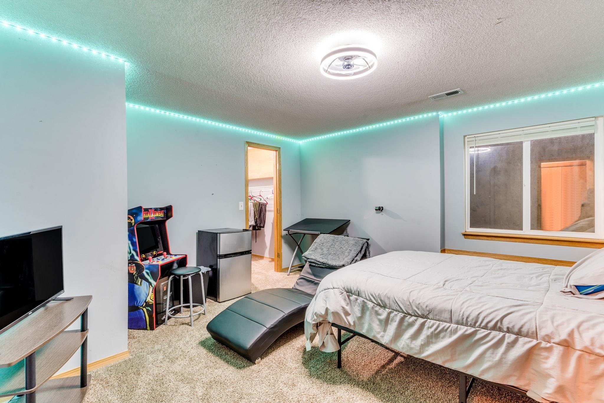 1829 N Pine Grove St, Wichita, Kansas image 22