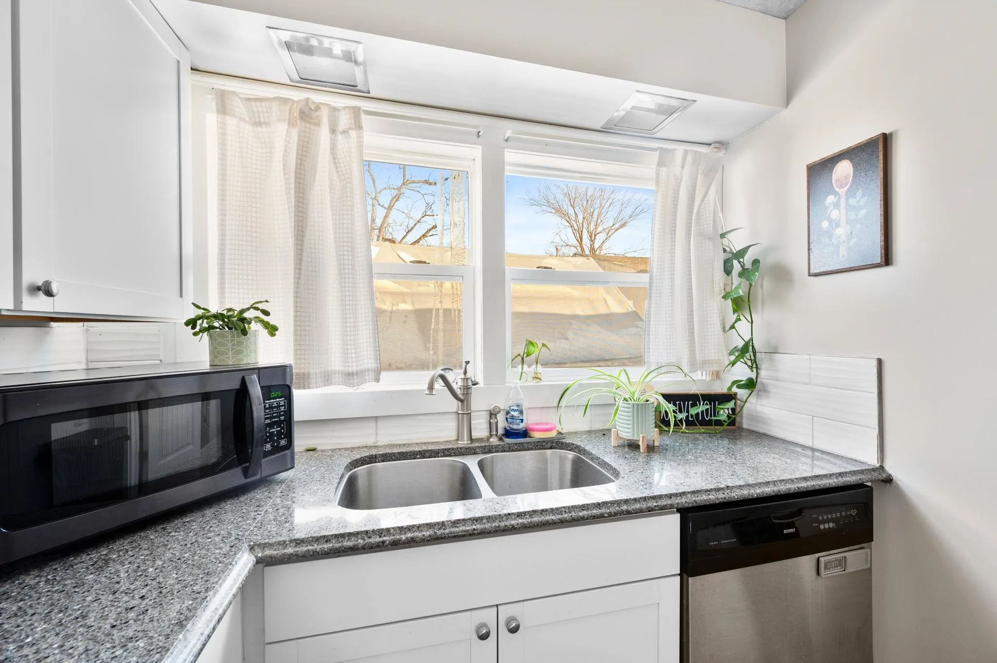 Wichita, Kansas 67212, United States, 5 Bedrooms Bedrooms, ,2 BathroomsBathrooms,Residential,Pending,18983