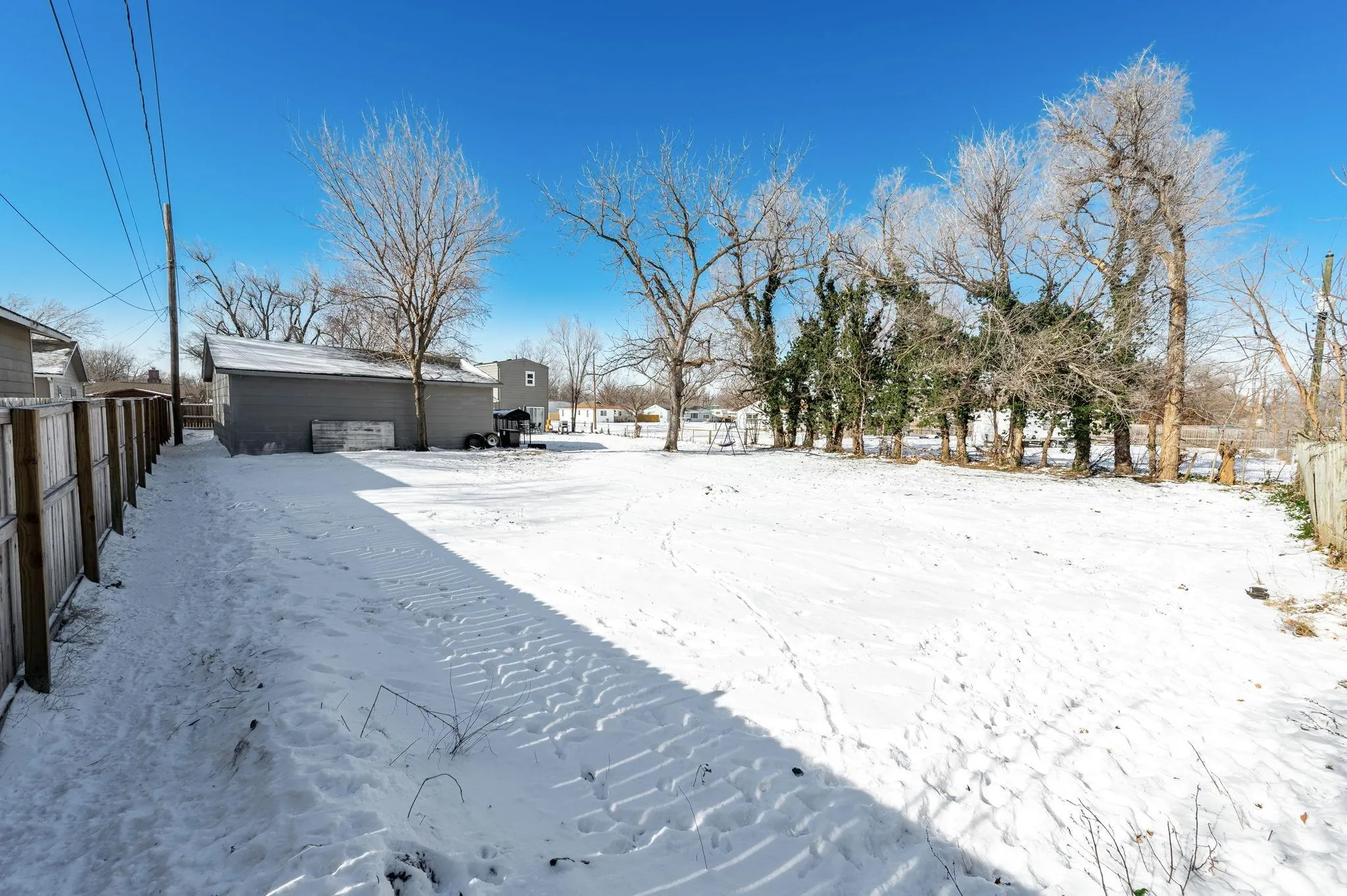 Wichita, Kansas 67212, United States, 5 Bedrooms Bedrooms, ,2 BathroomsBathrooms,Residential,Pending,18983