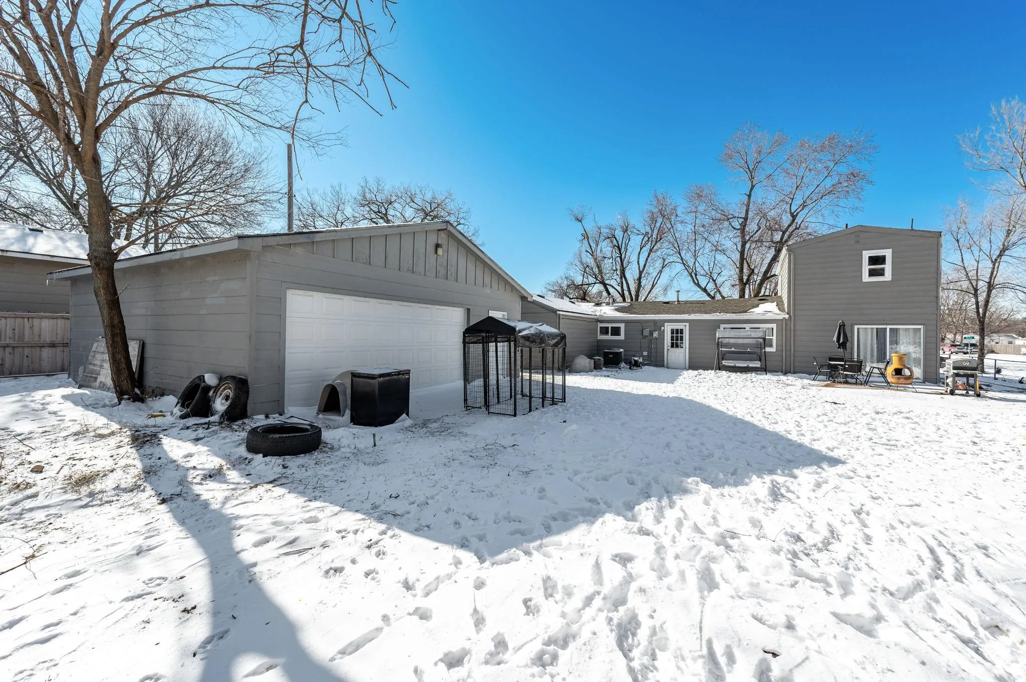 Wichita, Kansas 67212, United States, 5 Bedrooms Bedrooms, ,2 BathroomsBathrooms,Residential,Pending,18983