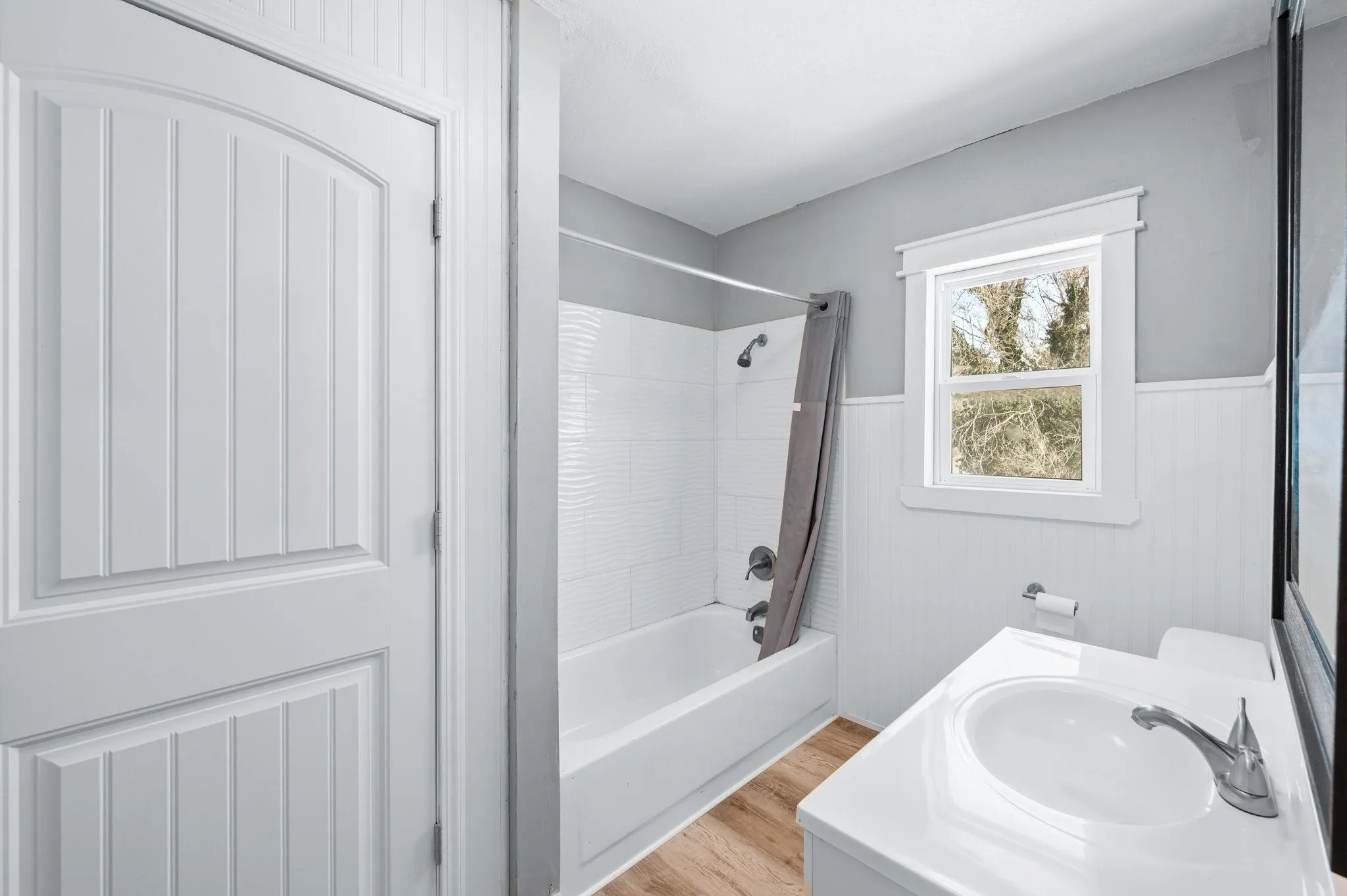 Wichita, Kansas 67212, United States, 5 Bedrooms Bedrooms, ,2 BathroomsBathrooms,Residential,Pending,18983