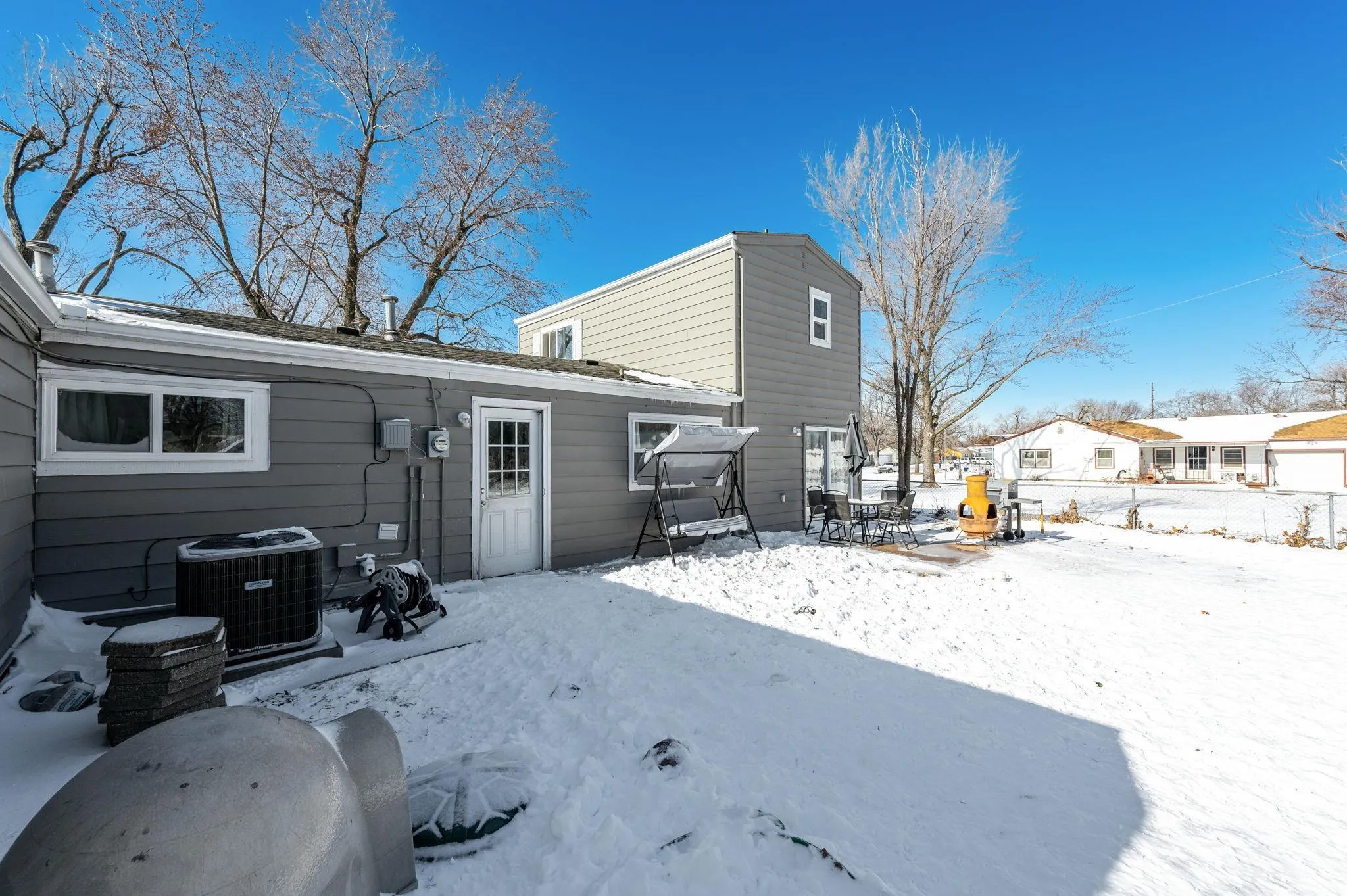 Wichita, Kansas 67212, United States, 5 Bedrooms Bedrooms, ,2 BathroomsBathrooms,Residential,Pending,18983