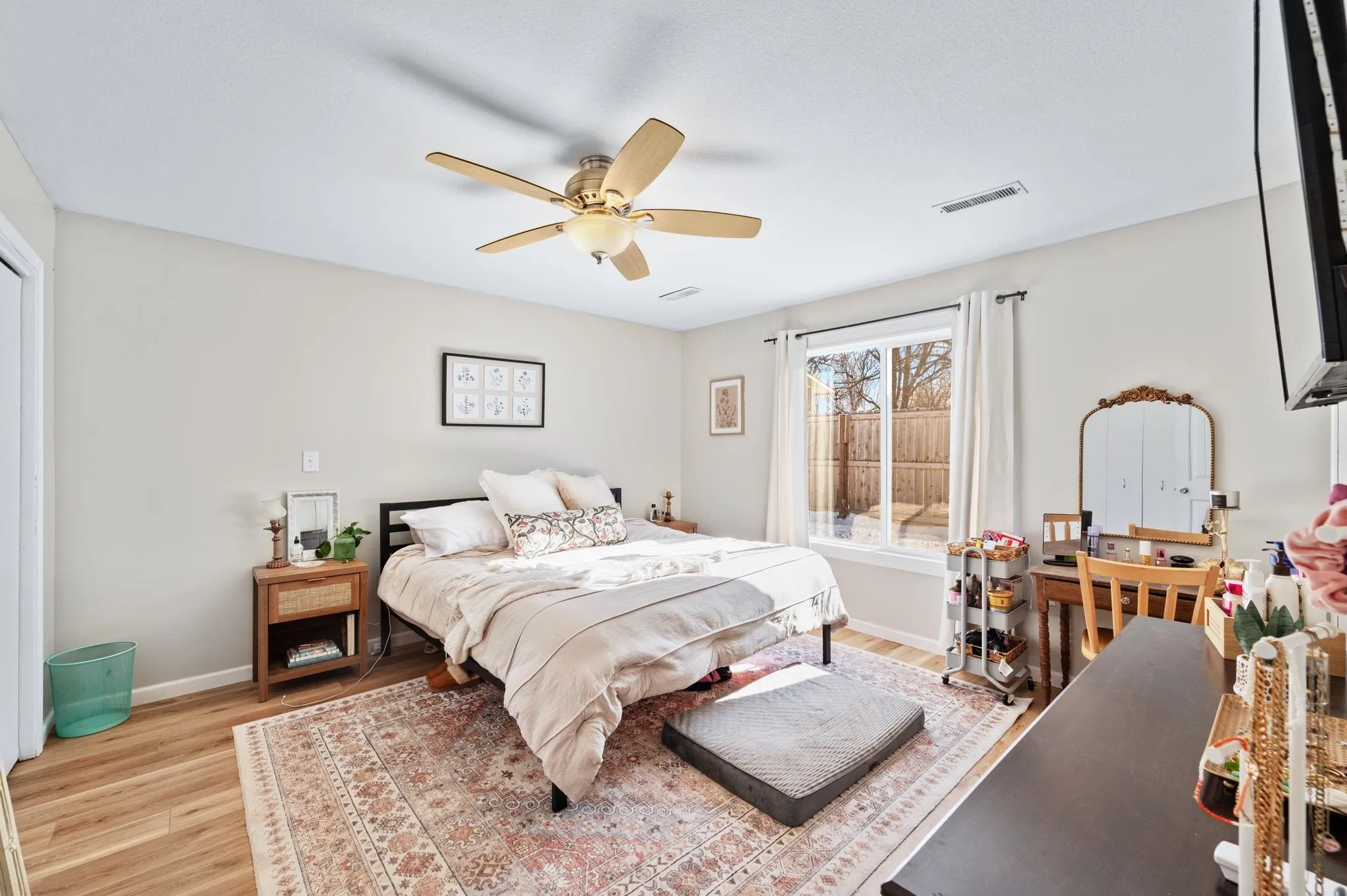 Wichita, Kansas 67212, United States, 5 Bedrooms Bedrooms, ,2 BathroomsBathrooms,Residential,Pending,18983