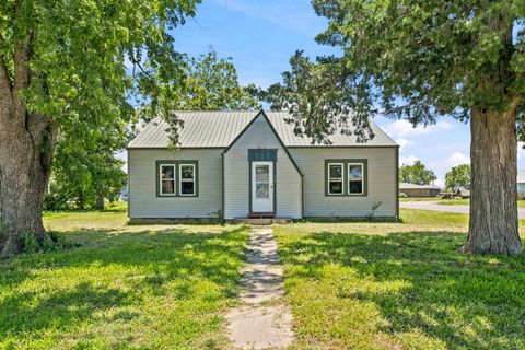 Homes For Sale - 419 W Main St<br/> Reno County, Pretty Prairie, KS 67570