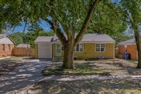 Homes For Sale - 1138 S Waverly St<br/> Wichita, KS 67218