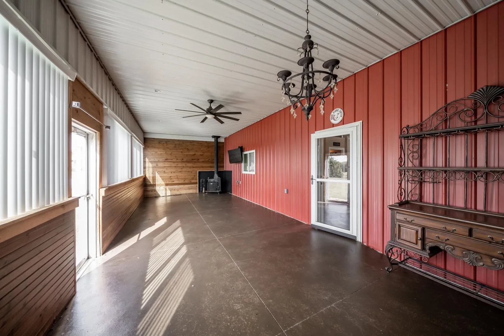 Milton, Kansas 67106, United States, 6 Bedrooms Bedrooms, ,7 BathroomsBathrooms,Residential,Active,240851