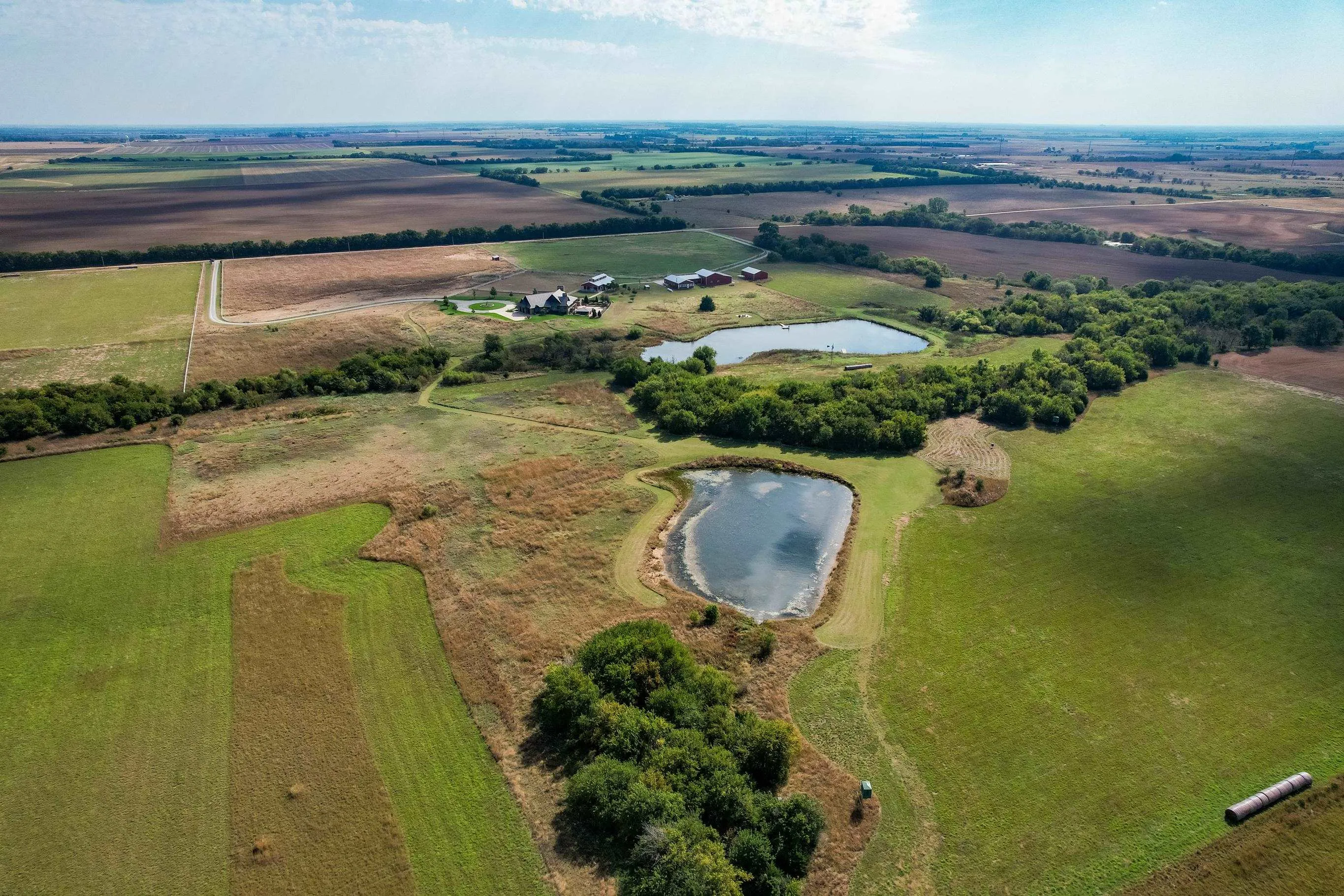 Milton, Kansas 67106, United States, 6 Bedrooms Bedrooms, ,7 BathroomsBathrooms,Residential,Active,240851