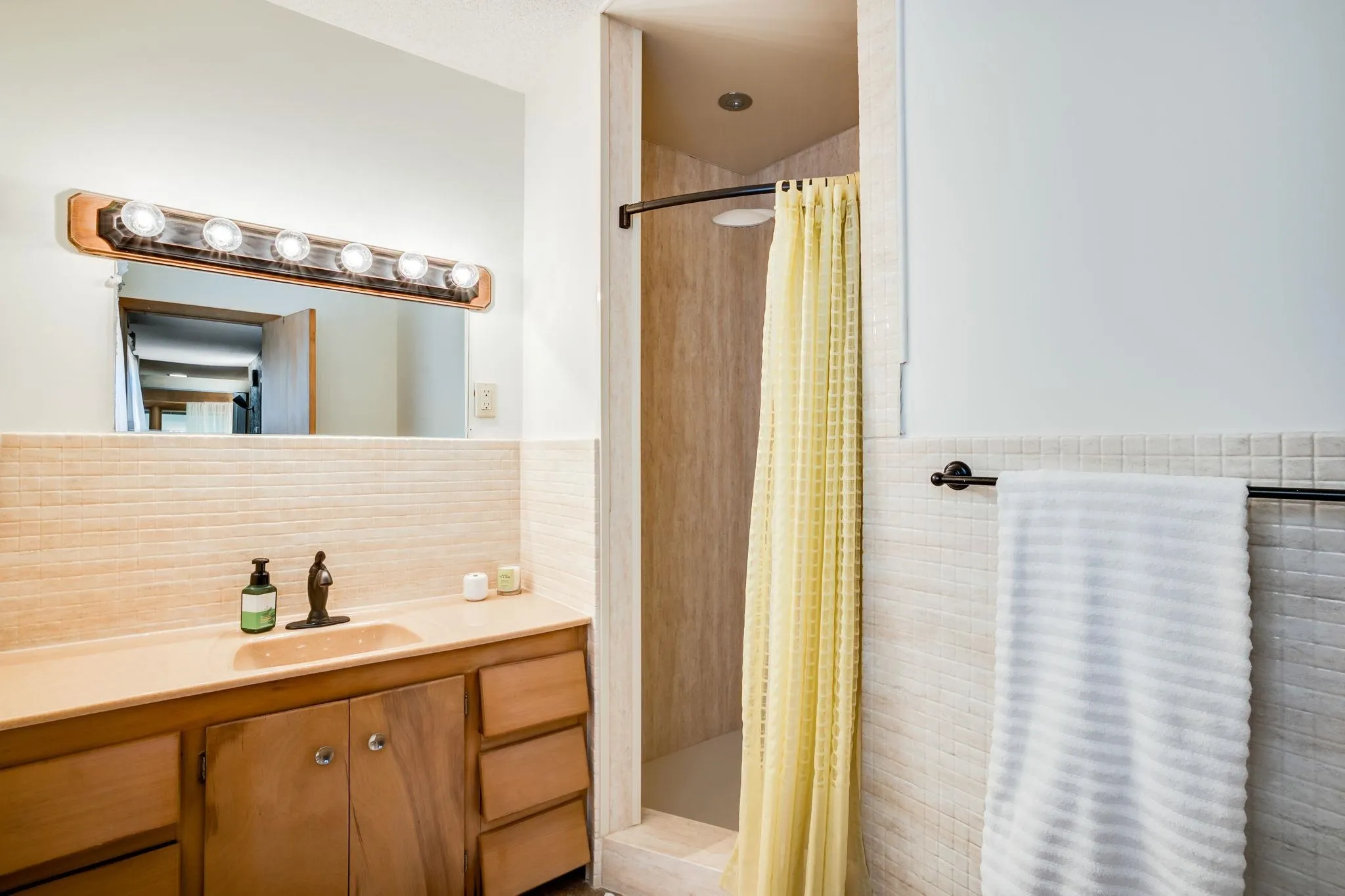 Wichita, Kansas 67209, United States, 3 Bedrooms Bedrooms, ,2 BathroomsBathrooms,Residential,Active,184228