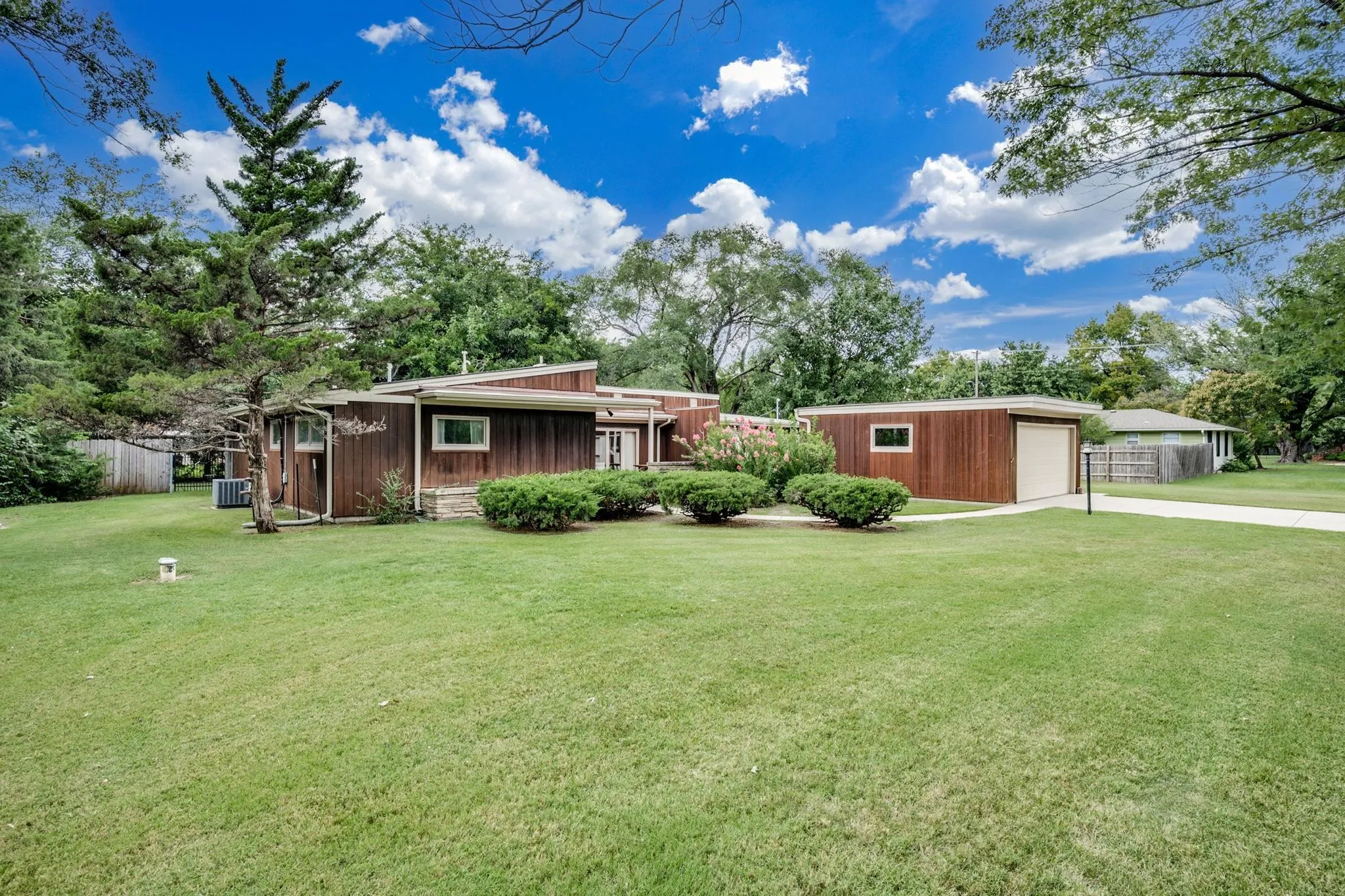 Wichita, Kansas 67209, United States, 3 Bedrooms Bedrooms, ,2 BathroomsBathrooms,Residential,Active,184228