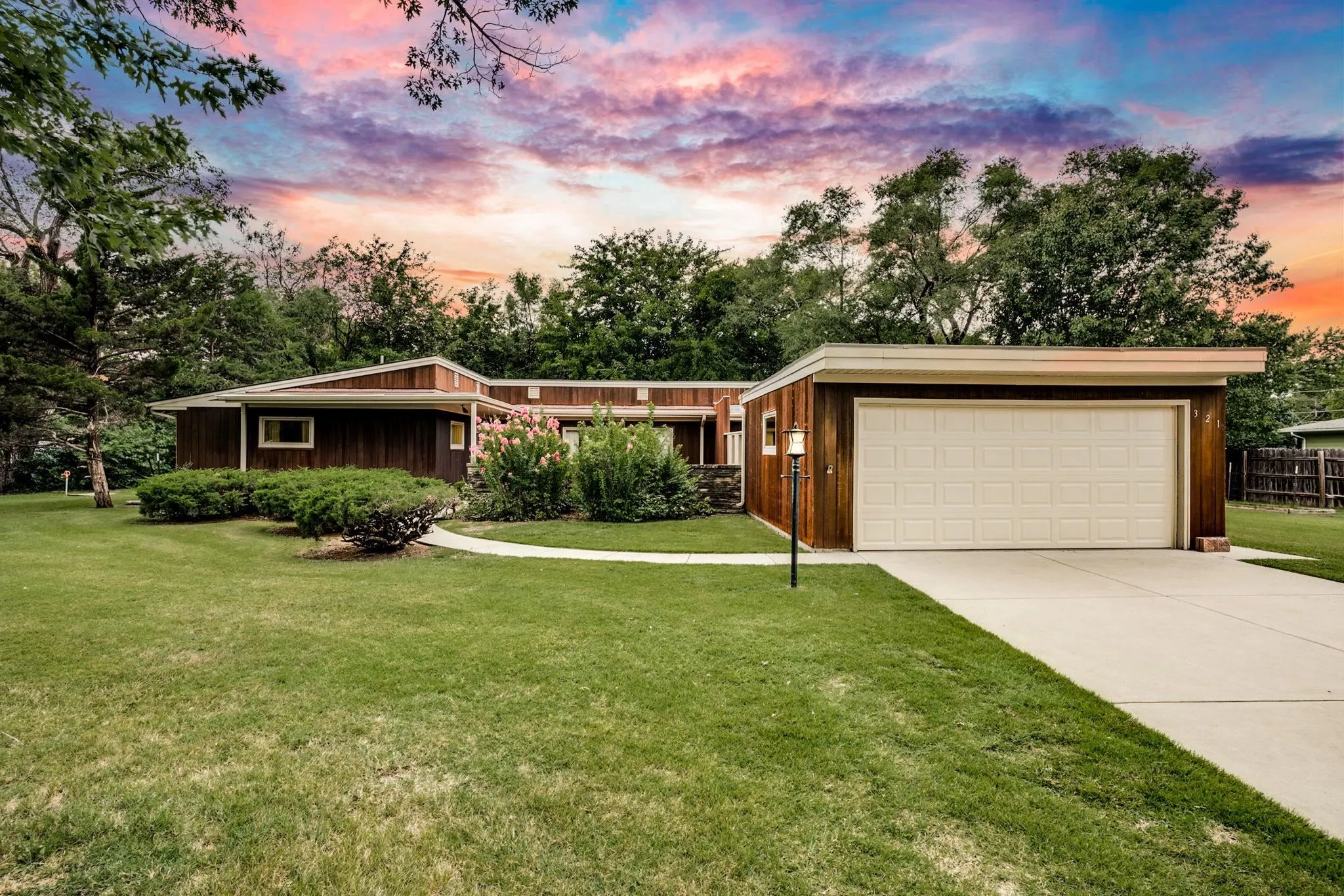 Wichita, Kansas 67209, United States, 3 Bedrooms Bedrooms, ,2 BathroomsBathrooms,Residential,Active,184228