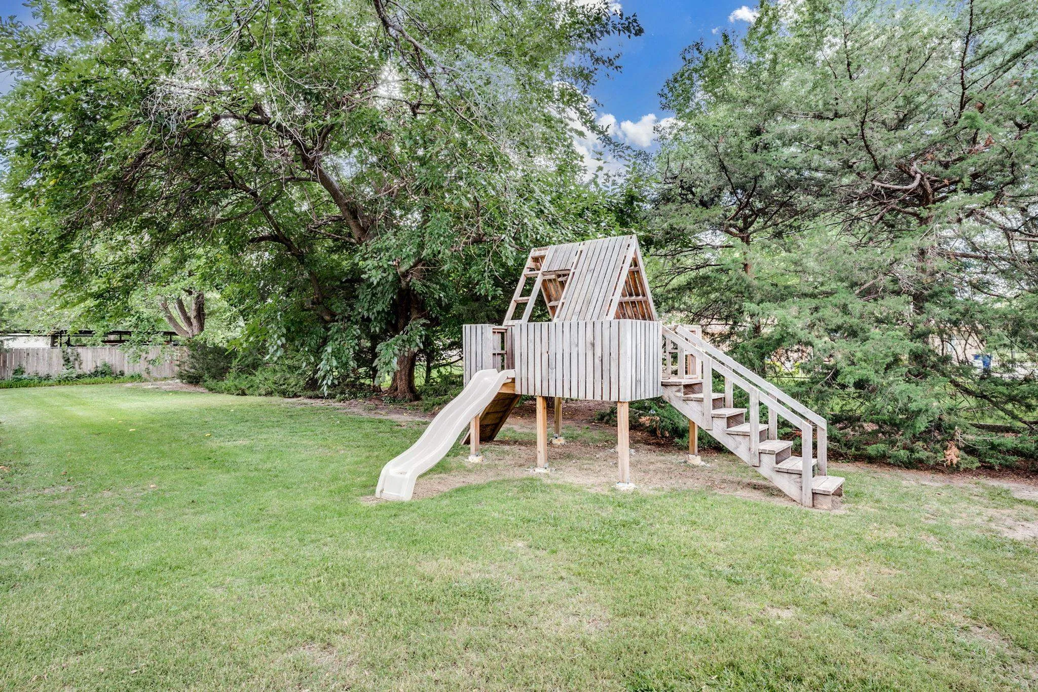 Wichita, Kansas 67209, United States, 3 Bedrooms Bedrooms, ,2 BathroomsBathrooms,Residential,Active,184228