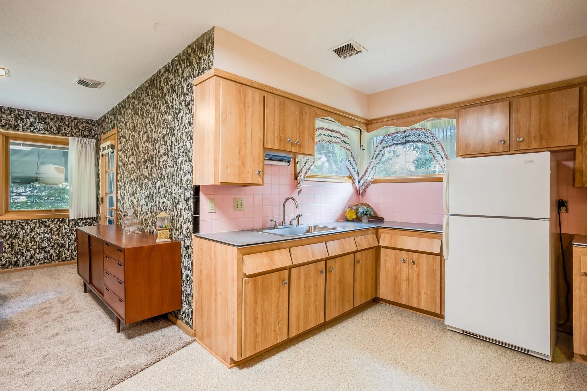 Wichita, Kansas 67209, United States, 3 Bedrooms Bedrooms, ,2 BathroomsBathrooms,Residential,Active,184228