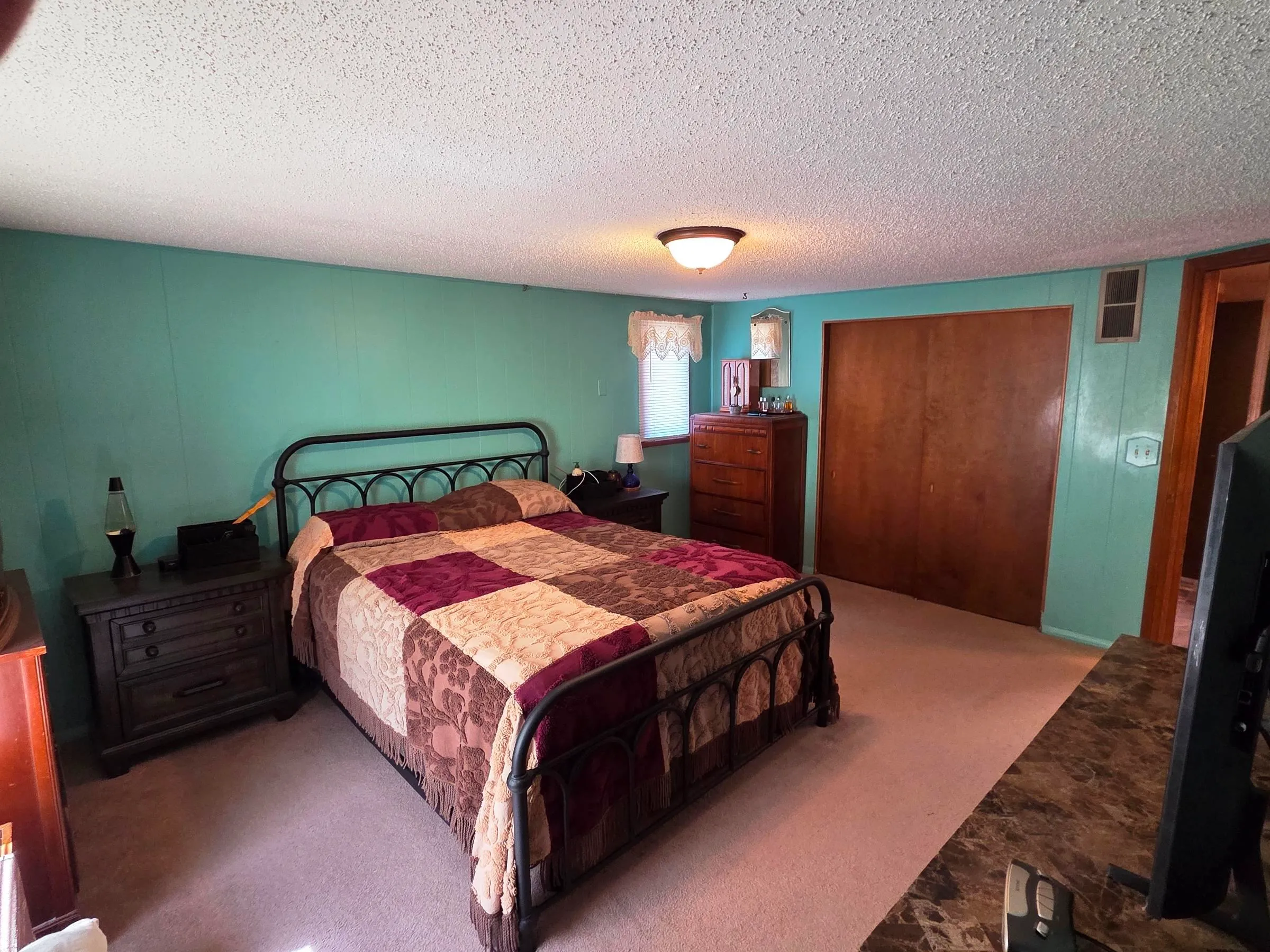 Hesston, Kansas 67062, United States, 4 Bedrooms Bedrooms, ,2 BathroomsBathrooms,Residential,Pending,144380