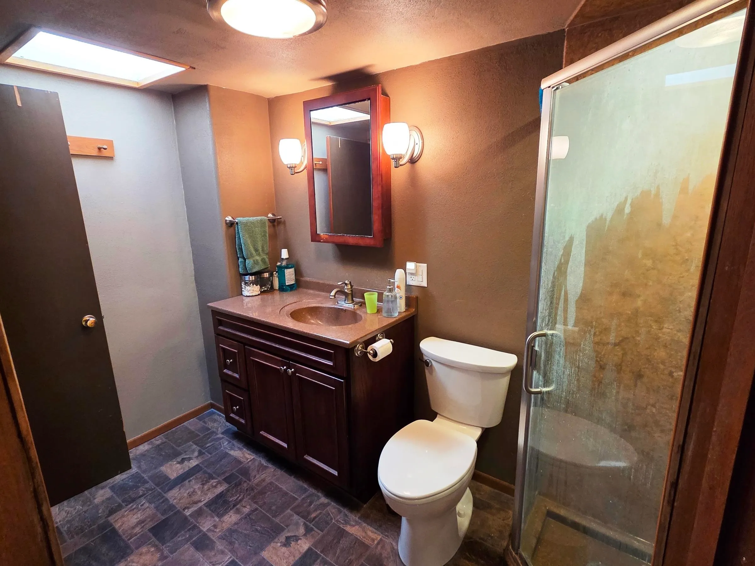 Hesston, Kansas 67062, United States, 4 Bedrooms Bedrooms, ,2 BathroomsBathrooms,Residential,Pending,144380