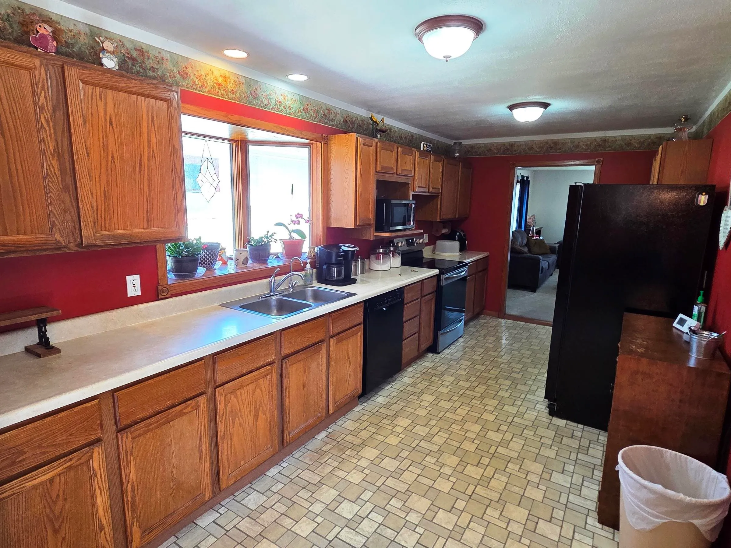 Hesston, Kansas 67062, United States, 4 Bedrooms Bedrooms, ,2 BathroomsBathrooms,Residential,Pending,144380