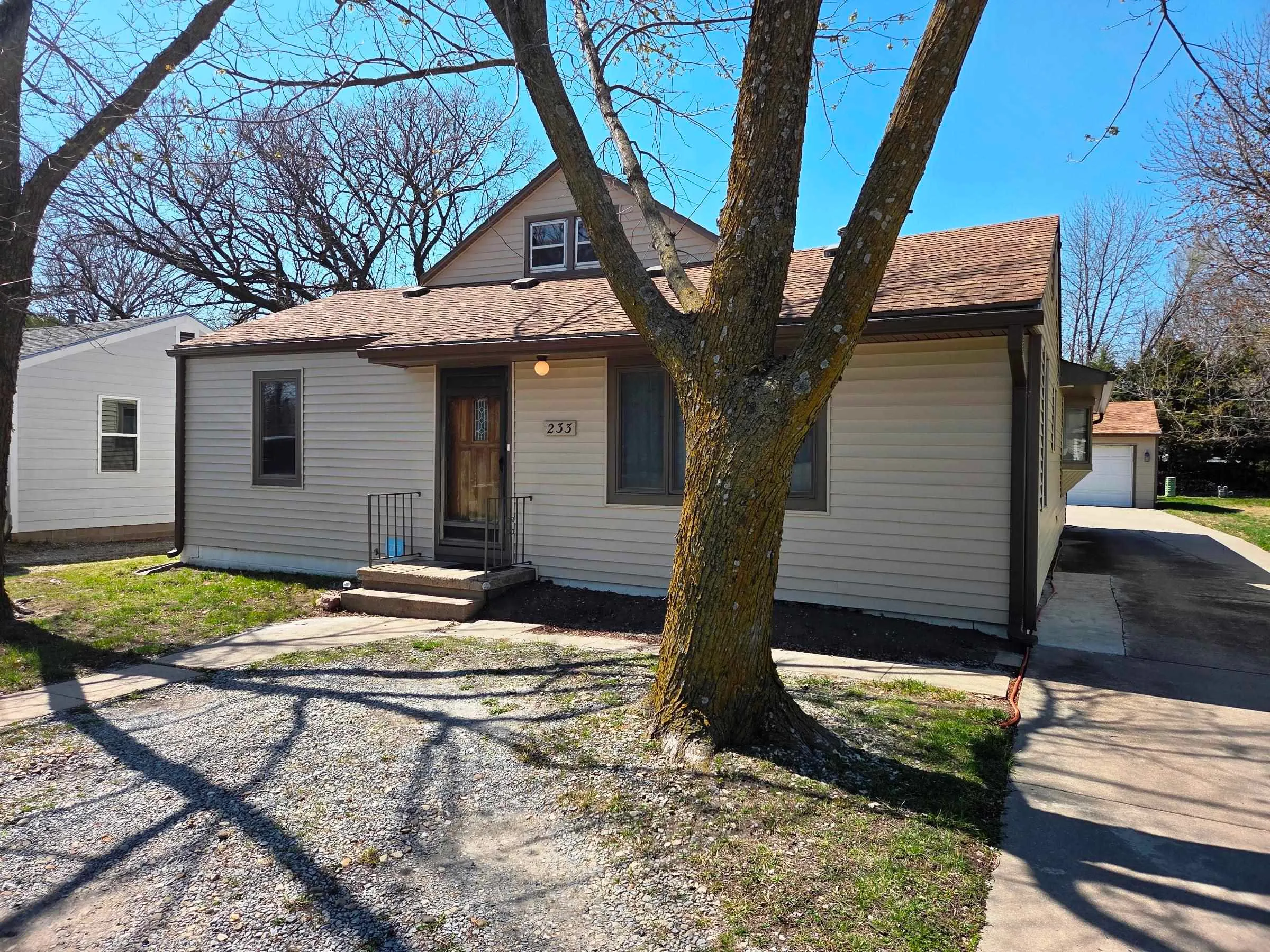 Hesston, Kansas 67062, United States, 4 Bedrooms Bedrooms, ,2 BathroomsBathrooms,Residential,Pending,144380