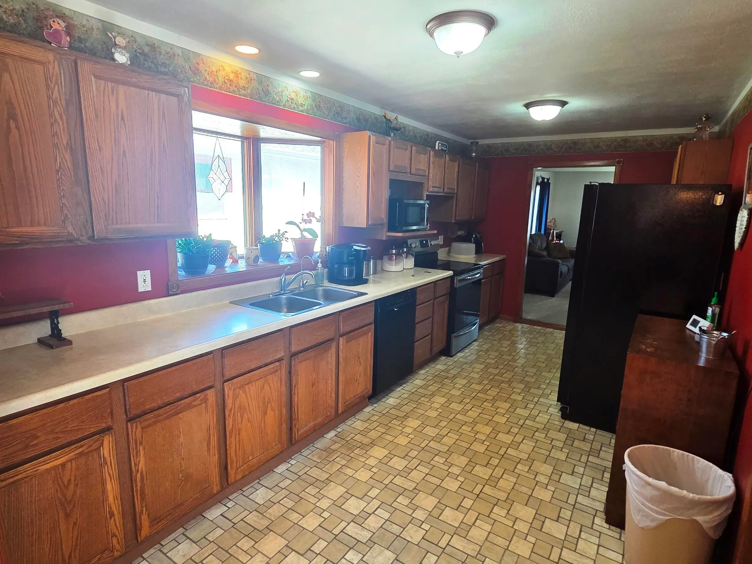 Hesston, Kansas 67062, United States, 4 Bedrooms Bedrooms, ,2 BathroomsBathrooms,Residential,Pending,144380