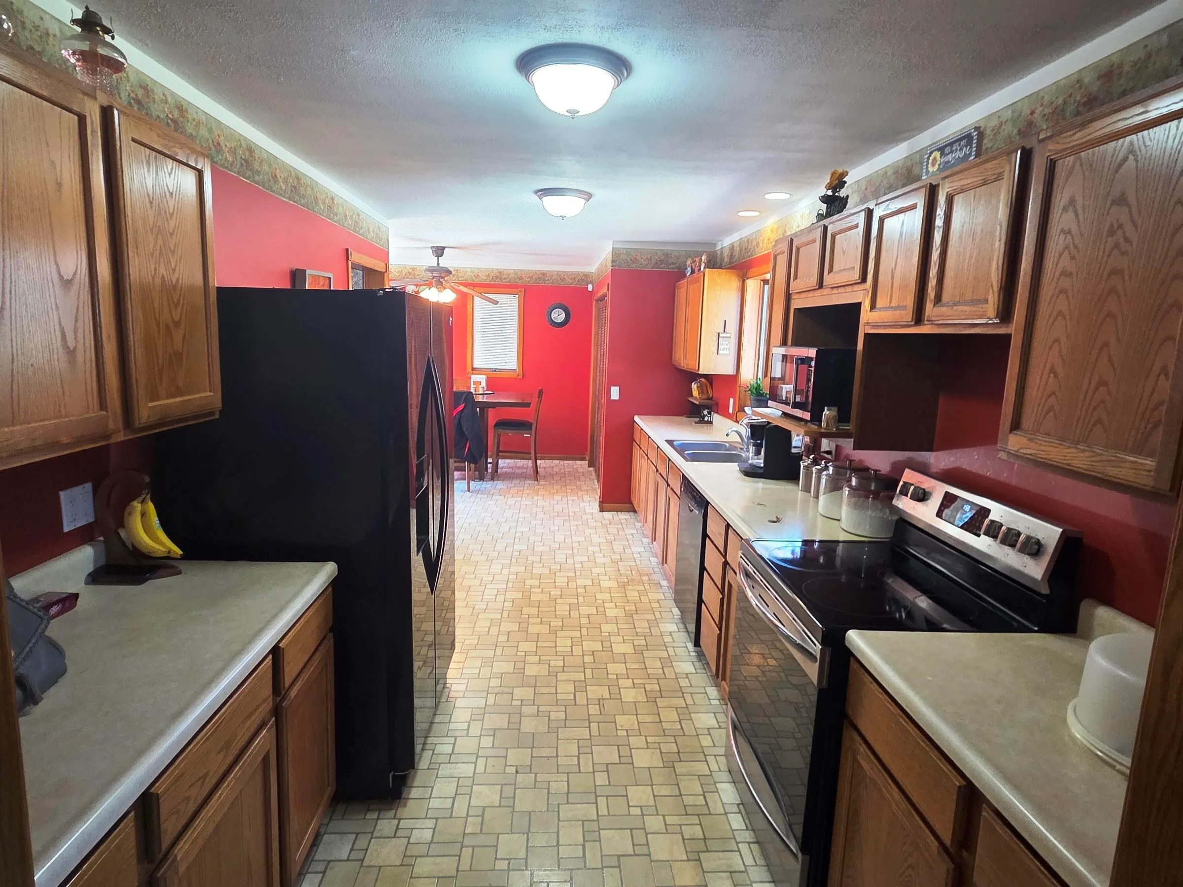 Hesston, Kansas 67062, United States, 4 Bedrooms Bedrooms, ,2 BathroomsBathrooms,Residential,Pending,144380