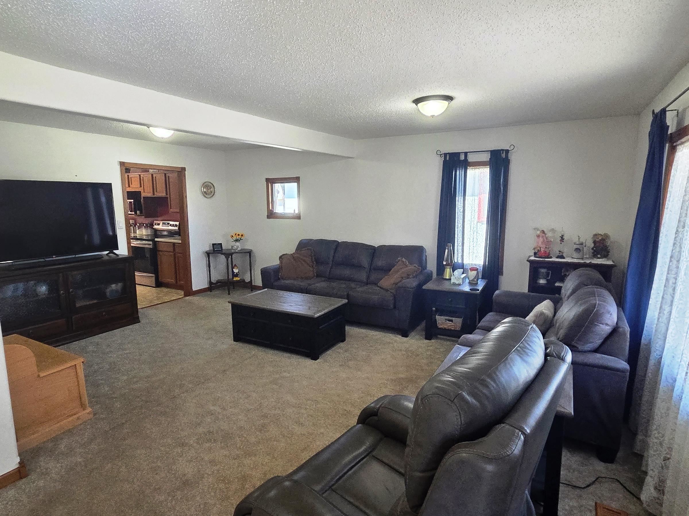 233 S Streeter Ave, Hesston, Kansas image 2