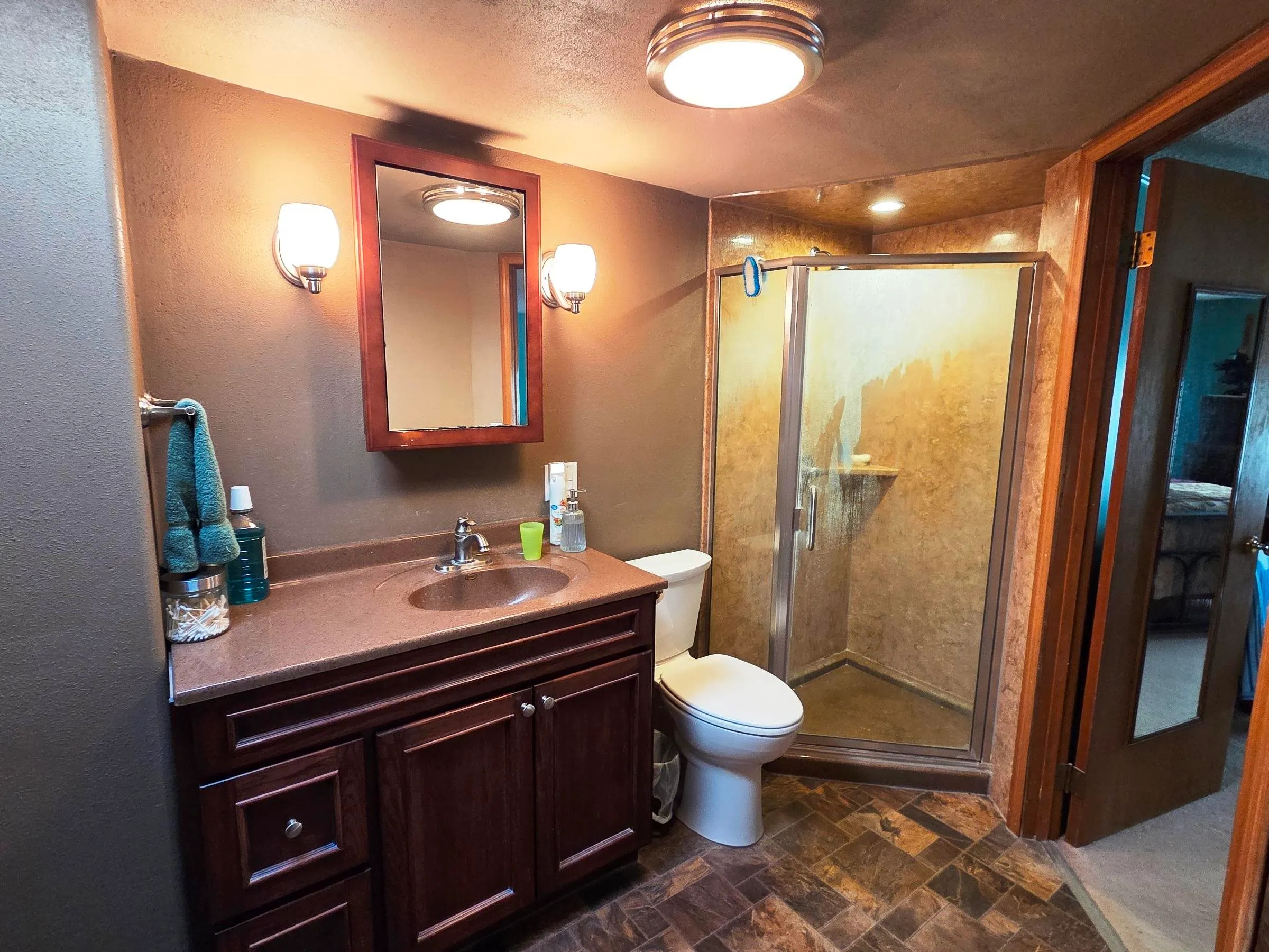 Hesston, Kansas 67062, United States, 4 Bedrooms Bedrooms, ,2 BathroomsBathrooms,Residential,Pending,144380