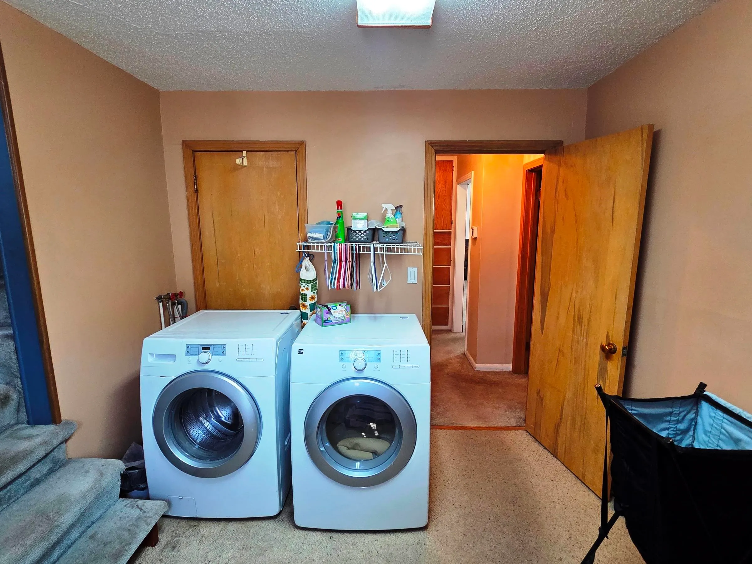 Hesston, Kansas 67062, United States, 4 Bedrooms Bedrooms, ,2 BathroomsBathrooms,Residential,Pending,144380