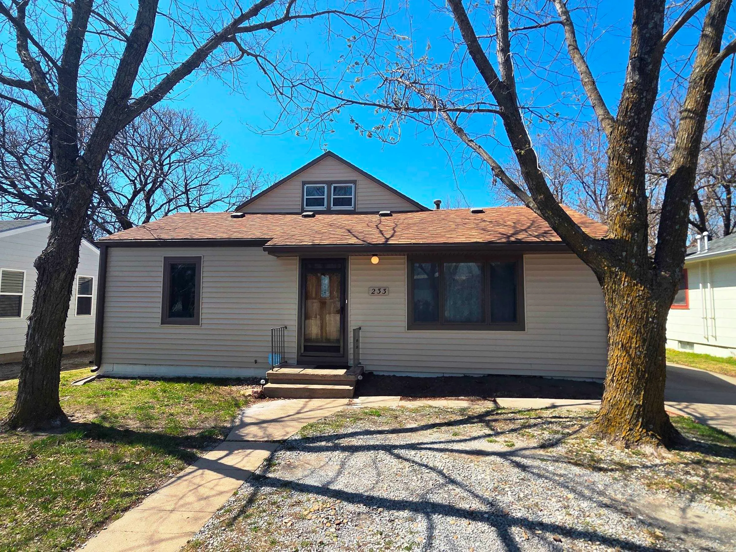 Hesston, Kansas 67062, United States, 4 Bedrooms Bedrooms, ,2 BathroomsBathrooms,Residential,Pending,144380