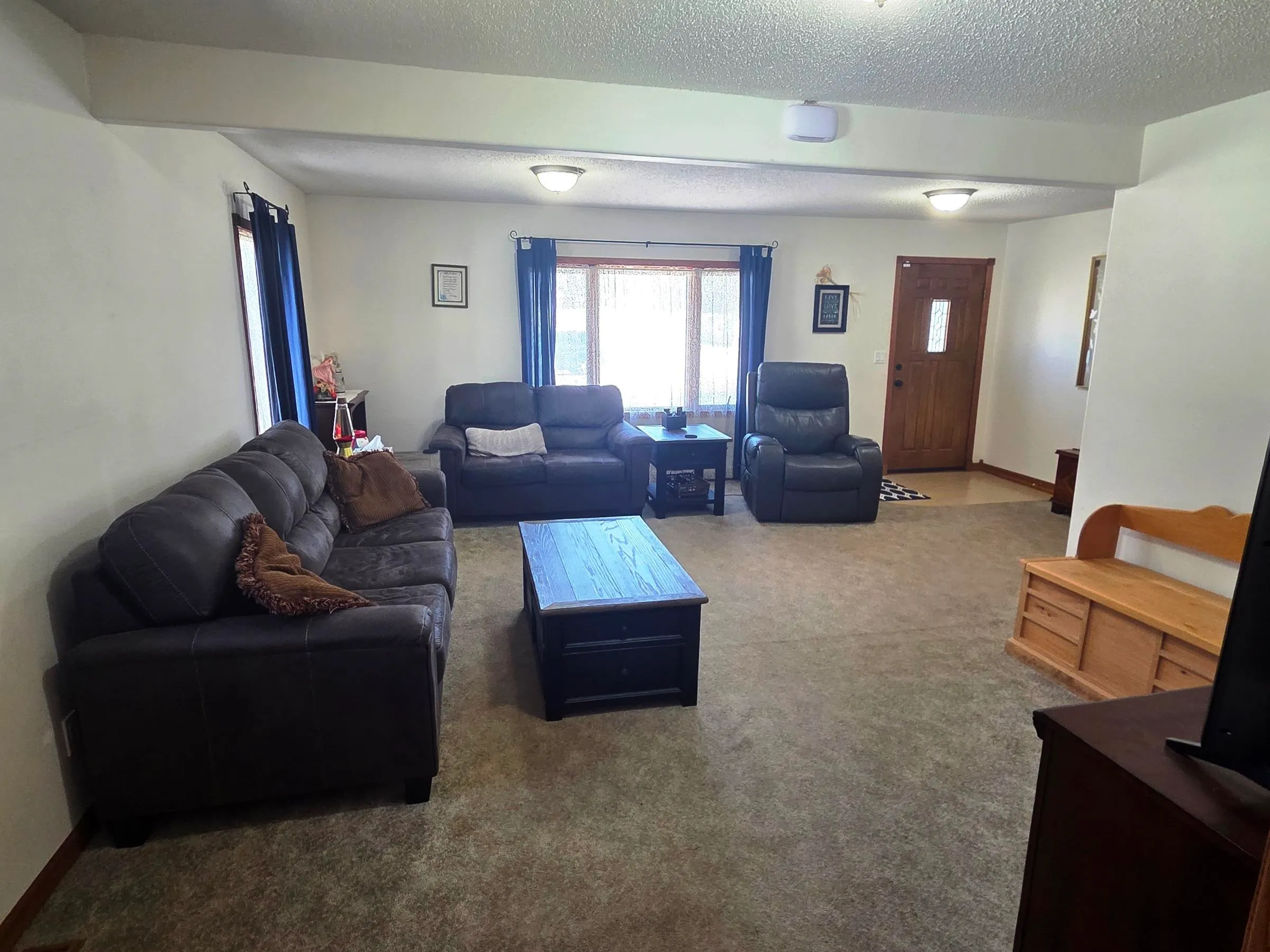 Hesston, Kansas 67062, United States, 4 Bedrooms Bedrooms, ,2 BathroomsBathrooms,Residential,Pending,144380