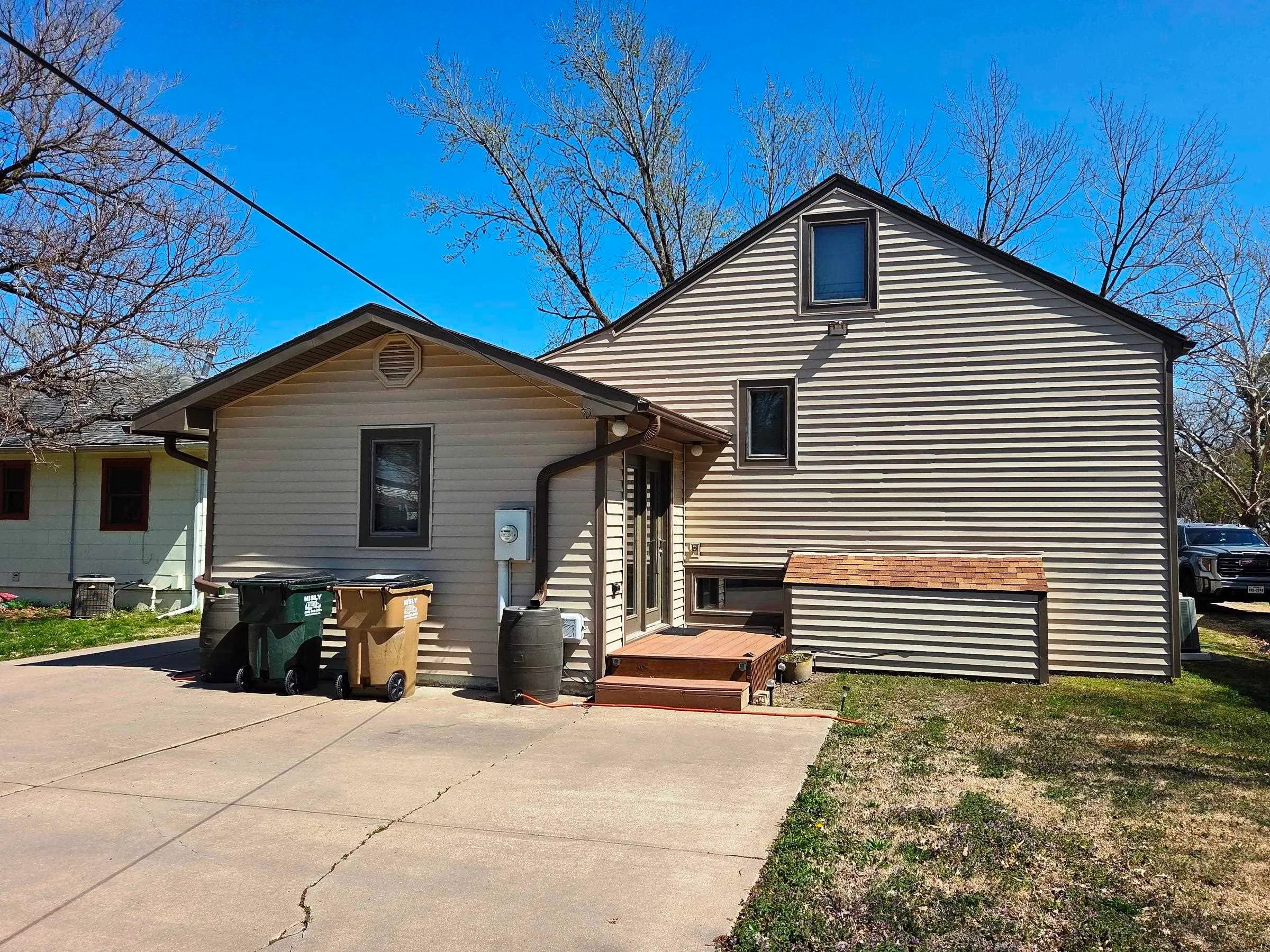 Hesston, Kansas 67062, United States, 4 Bedrooms Bedrooms, ,2 BathroomsBathrooms,Residential,Pending,144380