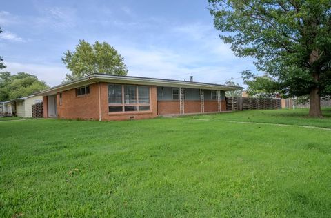 Homes For Sale - 320 W College Ave<br/> Harper, KS 67058