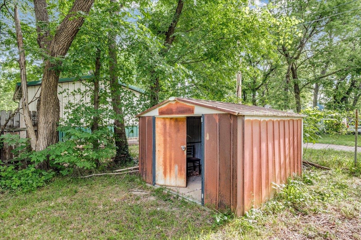1710 Loomis, Winfield, Kansas image 17