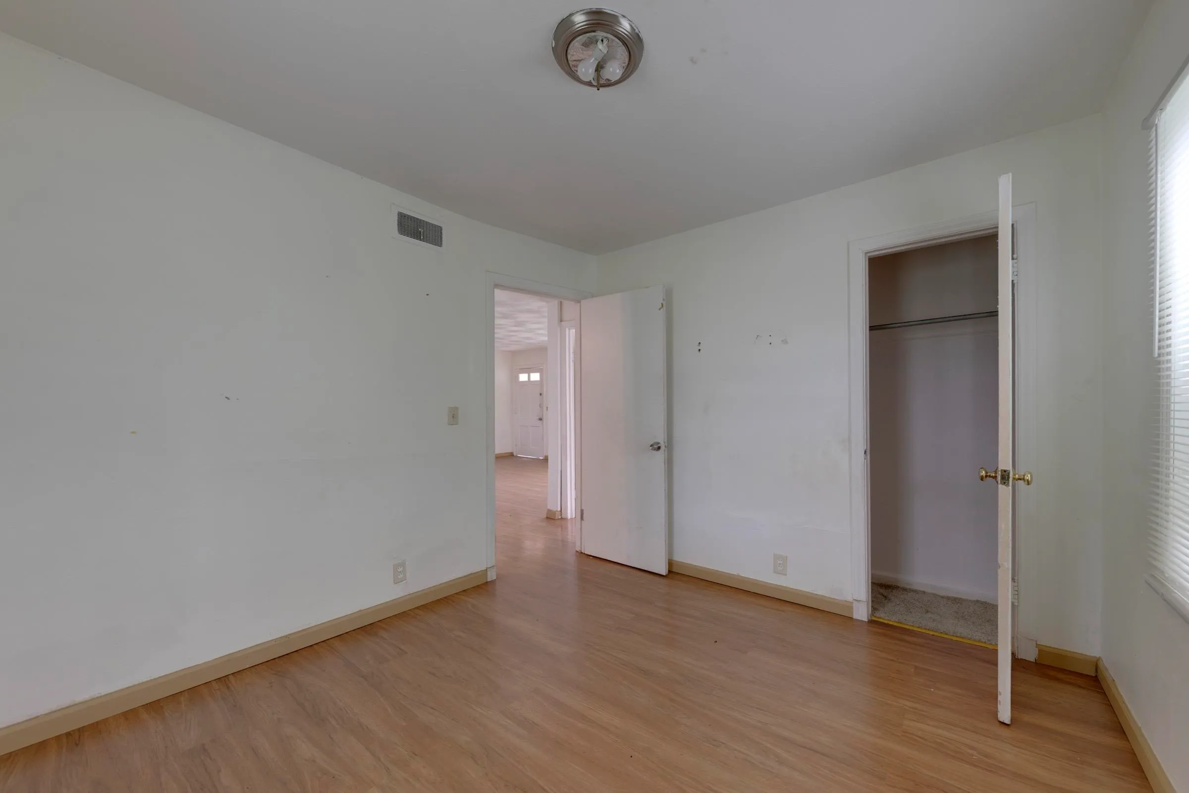 Wichita, Kansas 67219, United States, 3 Bedrooms Bedrooms, ,1 BathroomBathrooms,Residential,Pending,47393