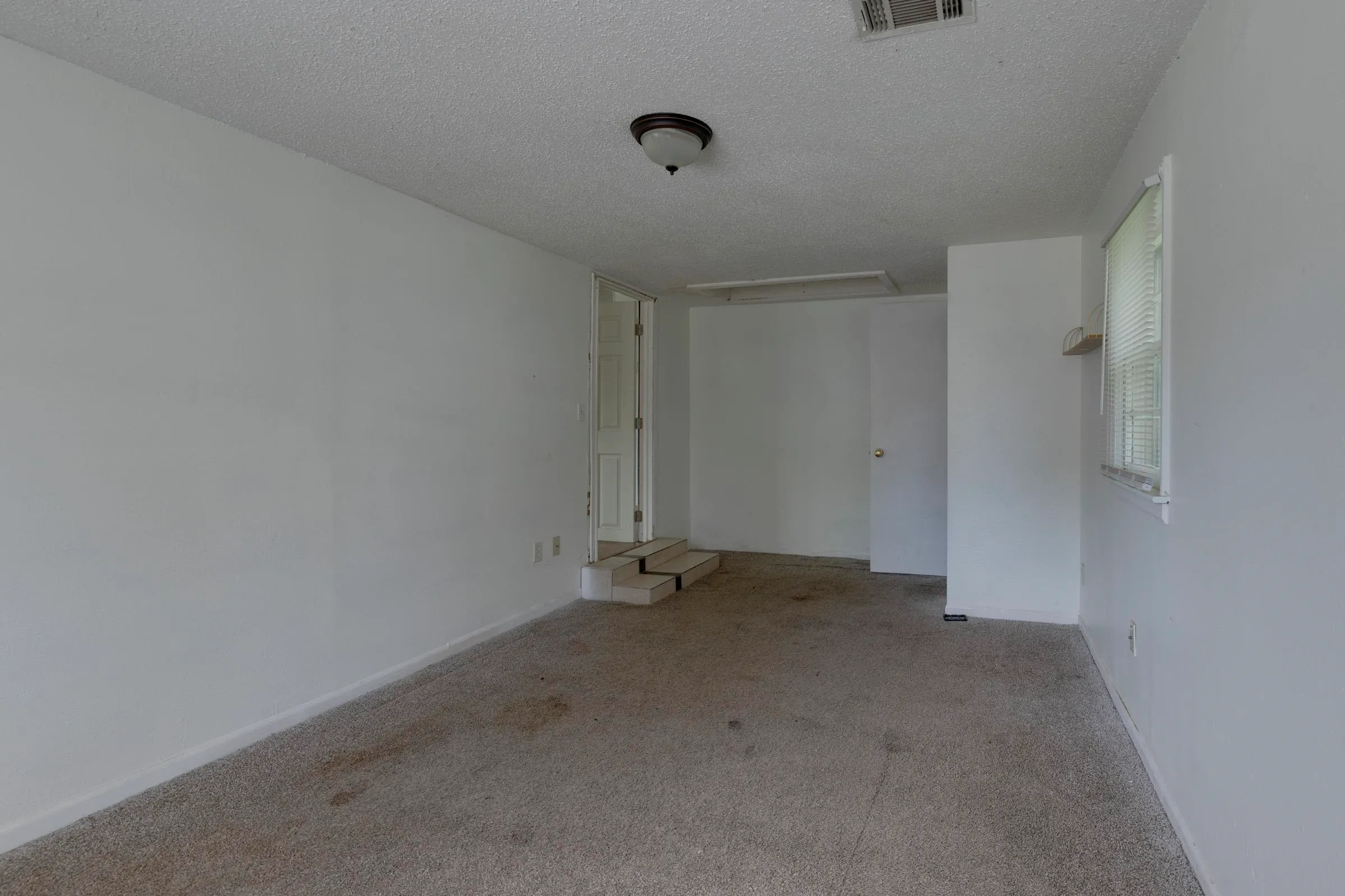 Wichita, Kansas 67219, United States, 3 Bedrooms Bedrooms, ,1 BathroomBathrooms,Residential,Pending,47393